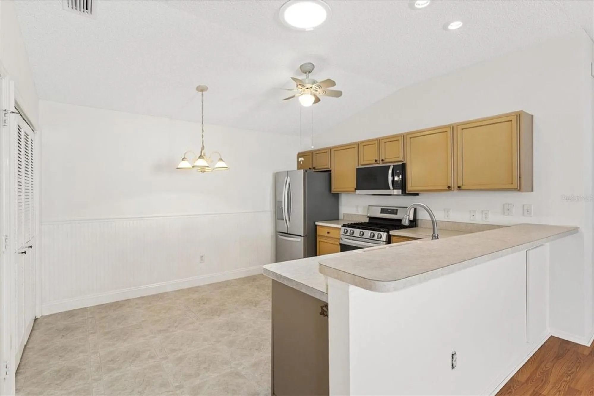 Property Slideshow image 18 of 33 | 428 canterbury ct, The Villages, FL, 32162