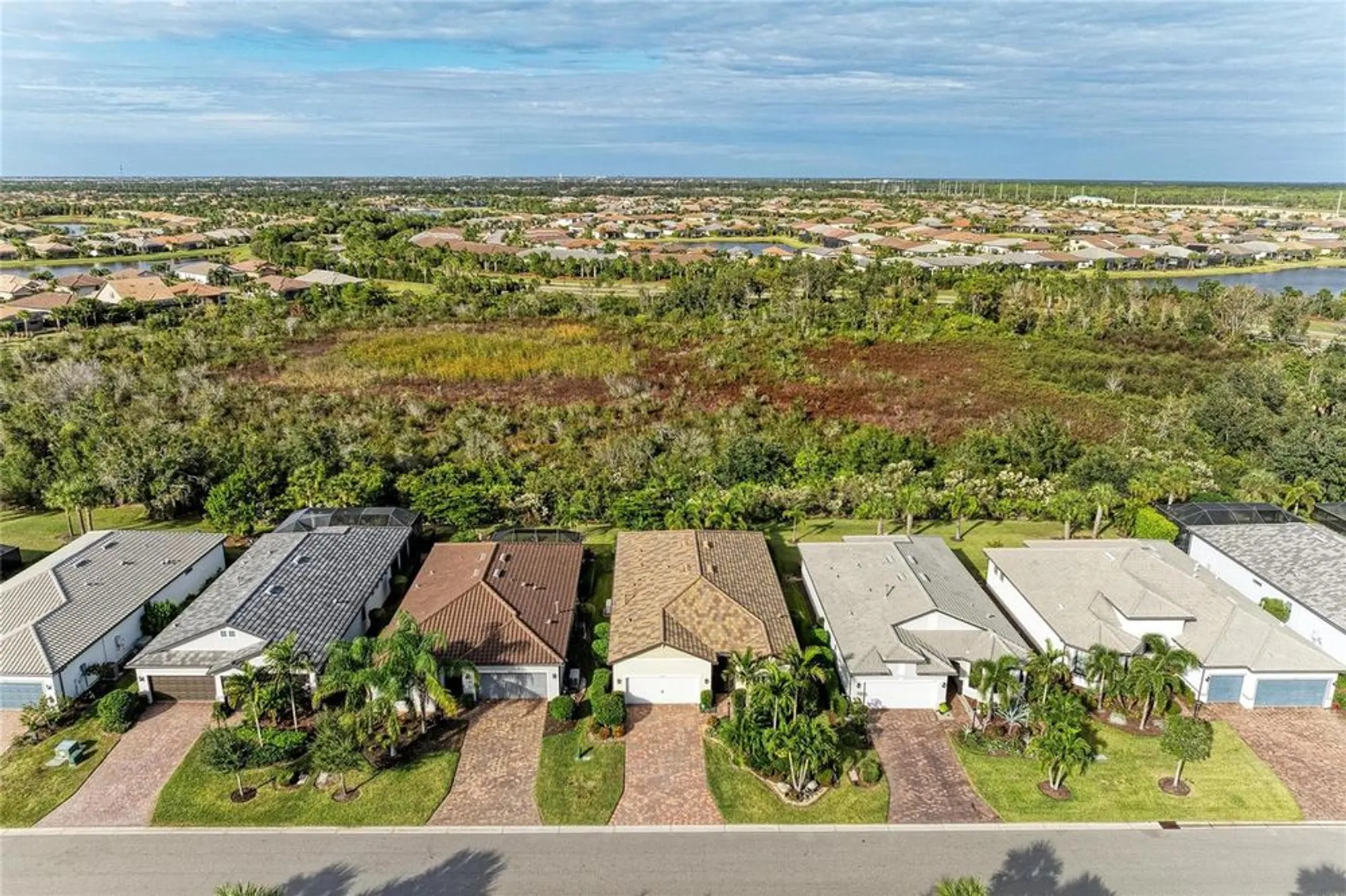 Property Slideshow image 5 of 85 | 17631 colebrook cir, Lakewood Ranch, FL, 34202