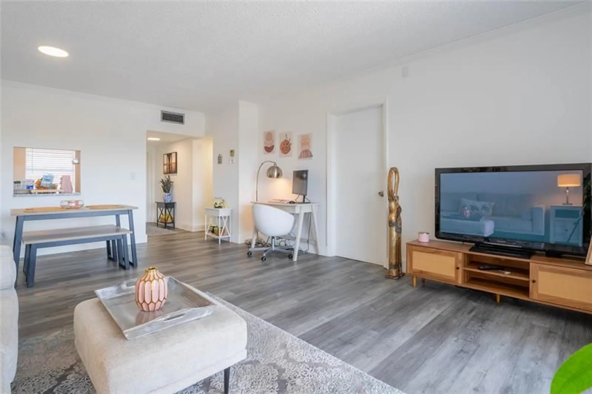 Property Slideshow image 7 of 31 | 1000 country club dr 403, Margate, FL, 33063