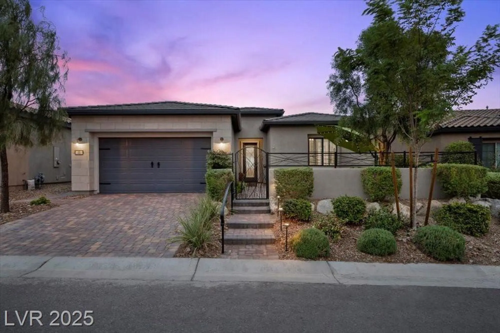 Property Slideshow image 1 of 69 | 44 stone yucca ct, Henderson, NV, 89011