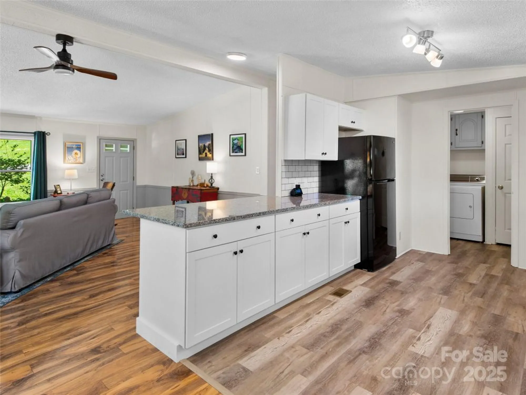 Property Slideshow image 8 of 27 | 200 cranbrook cir, Hendersonville, NC, 28792