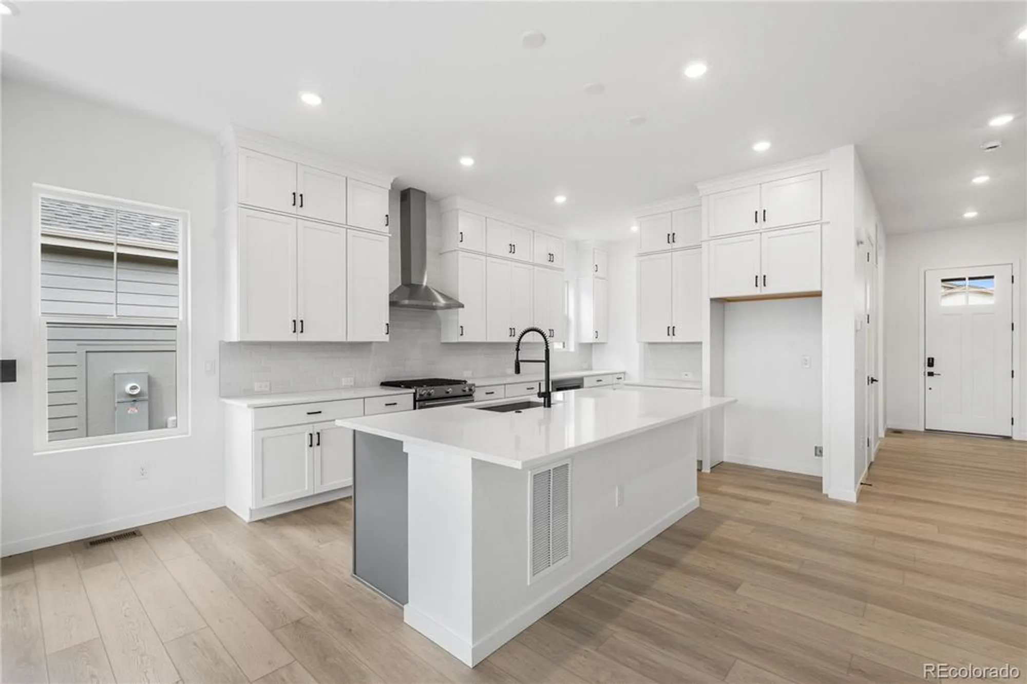 Property Slideshow image 12 of 29 | 11112 amber light cir, Littleton, CO, 80125