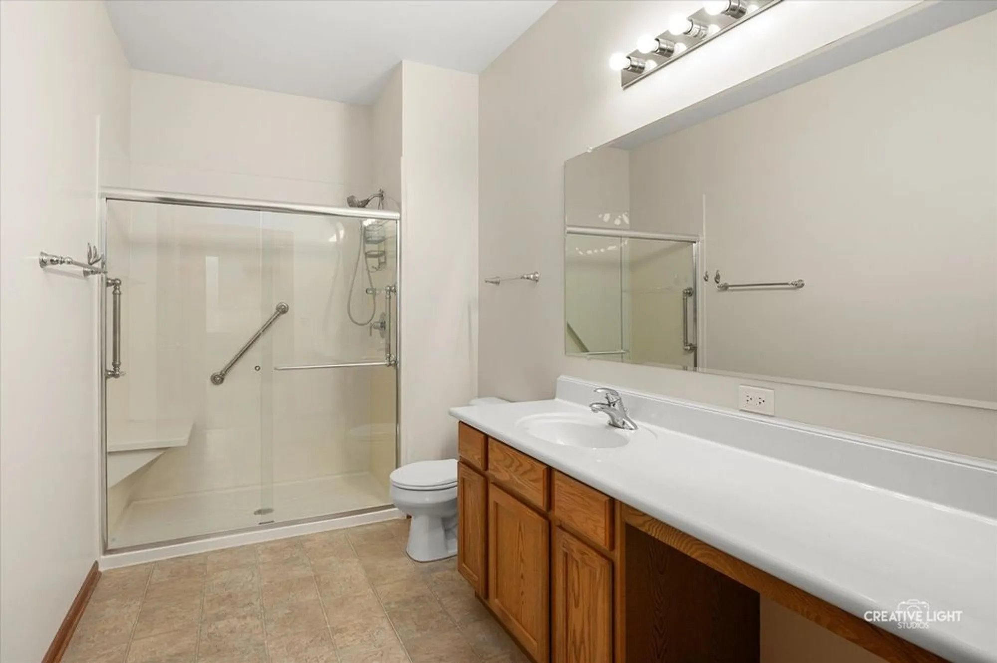 Property Slideshow image 19 of 25 | 790 bohannon cir, Oswego, IL, 60543