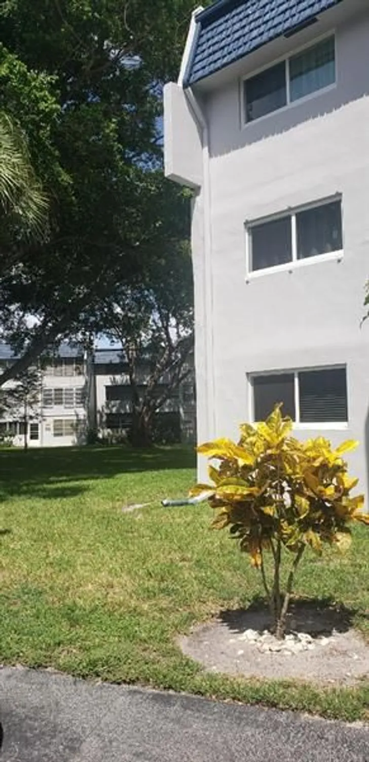 Property Slideshow image 37 of 43 | 7897 golf circle dr 112, Margate, FL, 33063