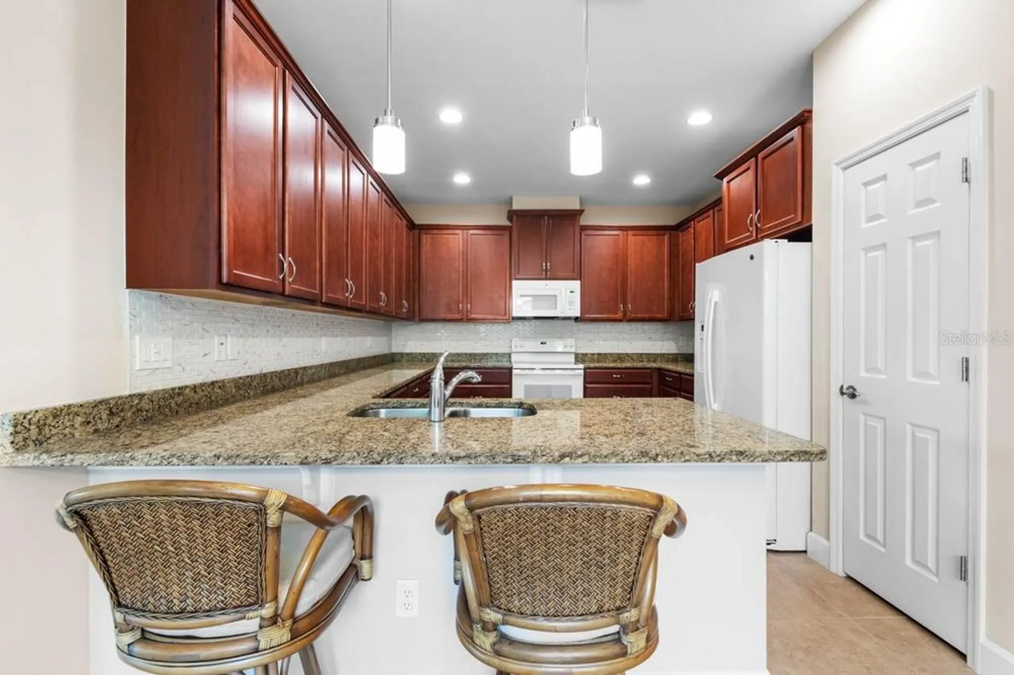 Property Slideshow image 6 of 60 | 809 chipper dr, Sun City Center, FL, 33573