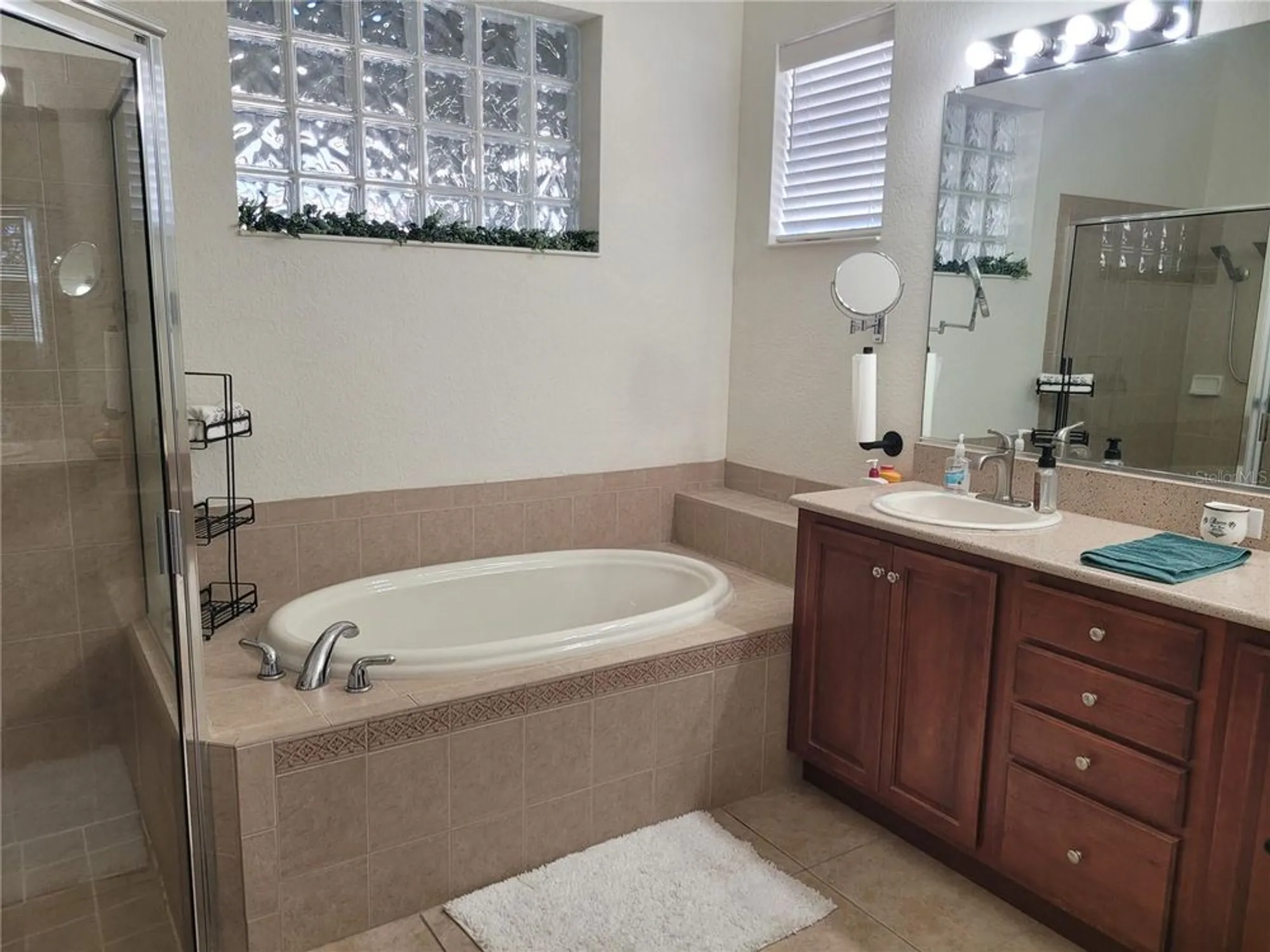 Property Slideshow image 23 of 44 | 920 regal manor way, Sun City Center, FL, 33573