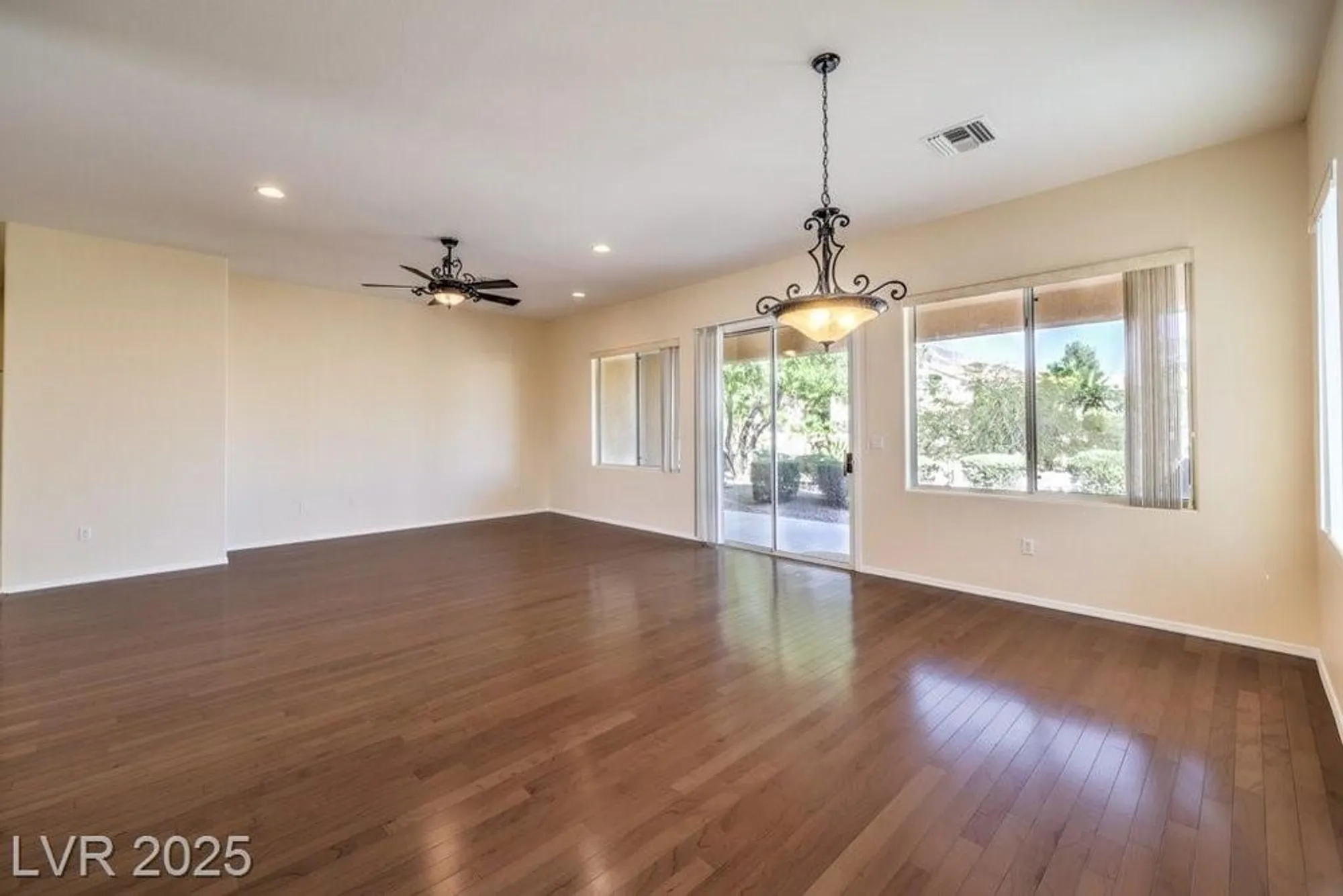 Property Slideshow image 6 of 39 | 11008 summers end ave, Las Vegas, NV, 89134