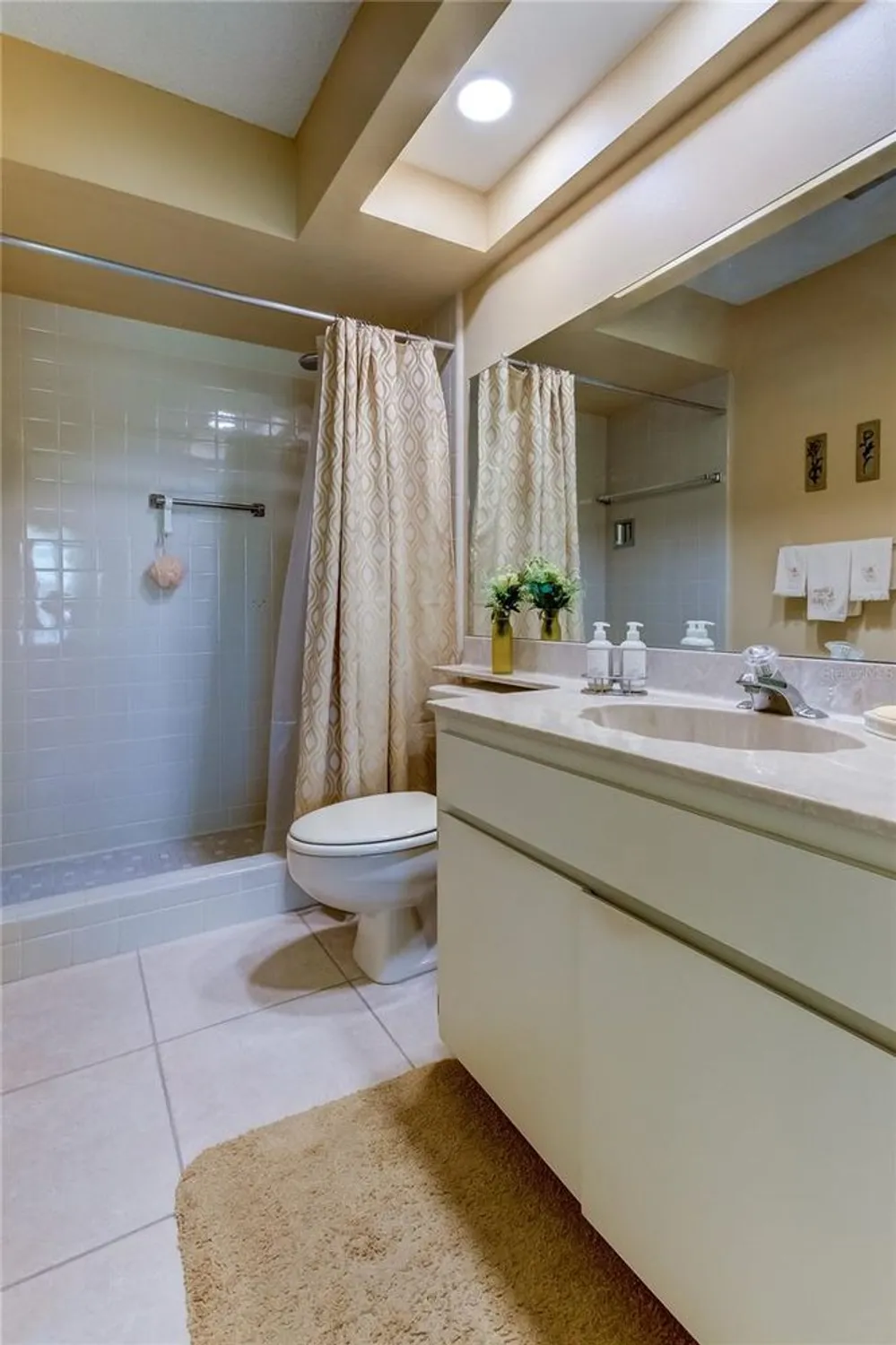 Property Slideshow image 10 of 44 | 3283 hilary cir 2c, Palm Harbor, FL, 34684