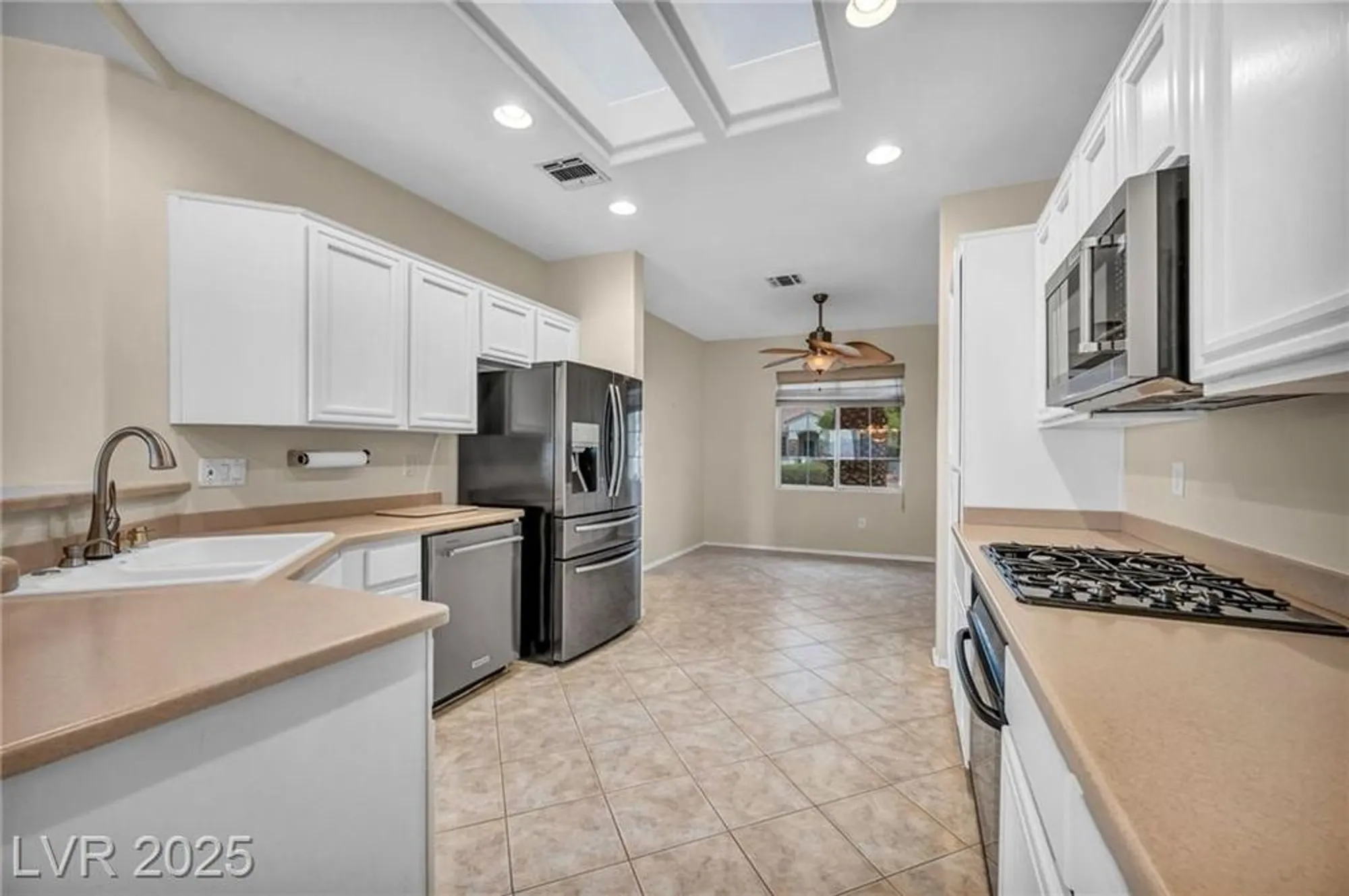 Property Slideshow image 16 of 41 | 2189 magnolia pond ct, Henderson, NV, 89052