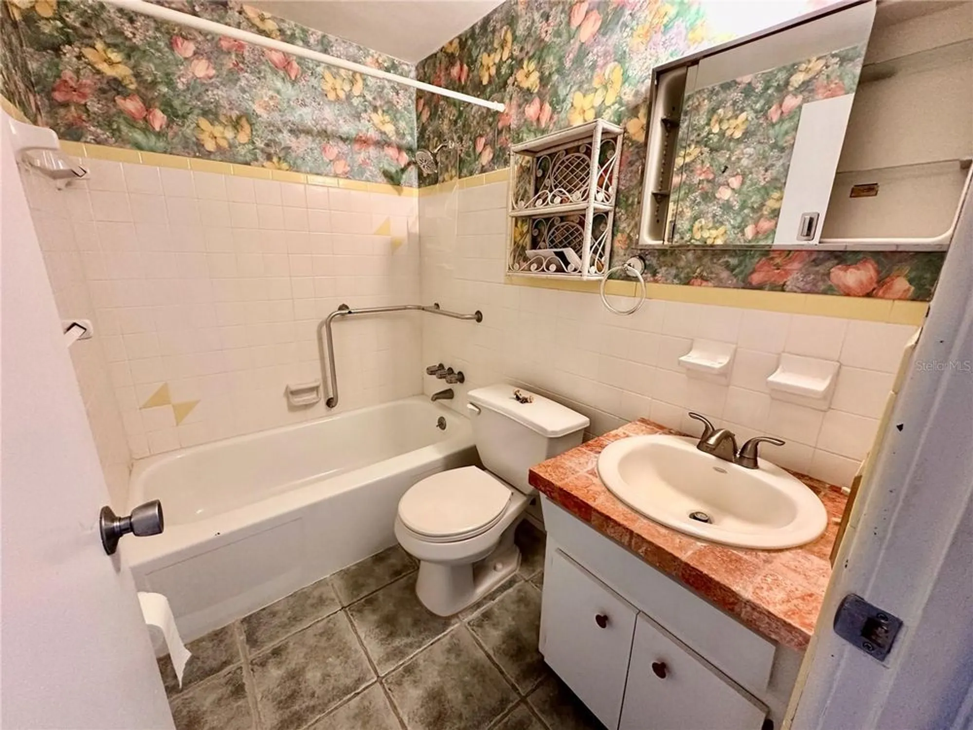 Property Slideshow image 16 of 39 | 2434 australia way 38, Clearwater, FL, 33763