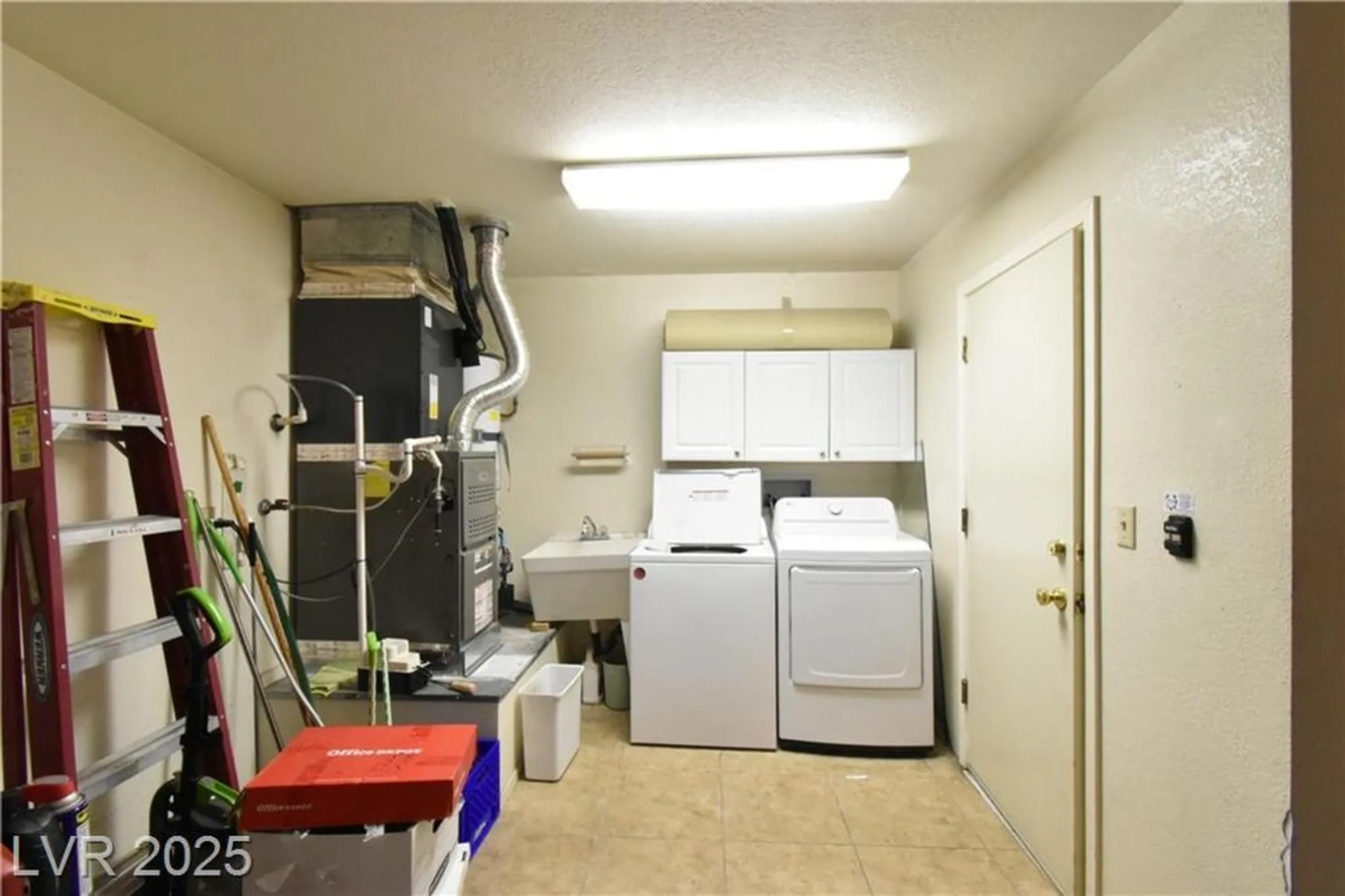 Property Slideshow image 24 of 29 | 2412 springridge dr, Las Vegas, NV, 89134