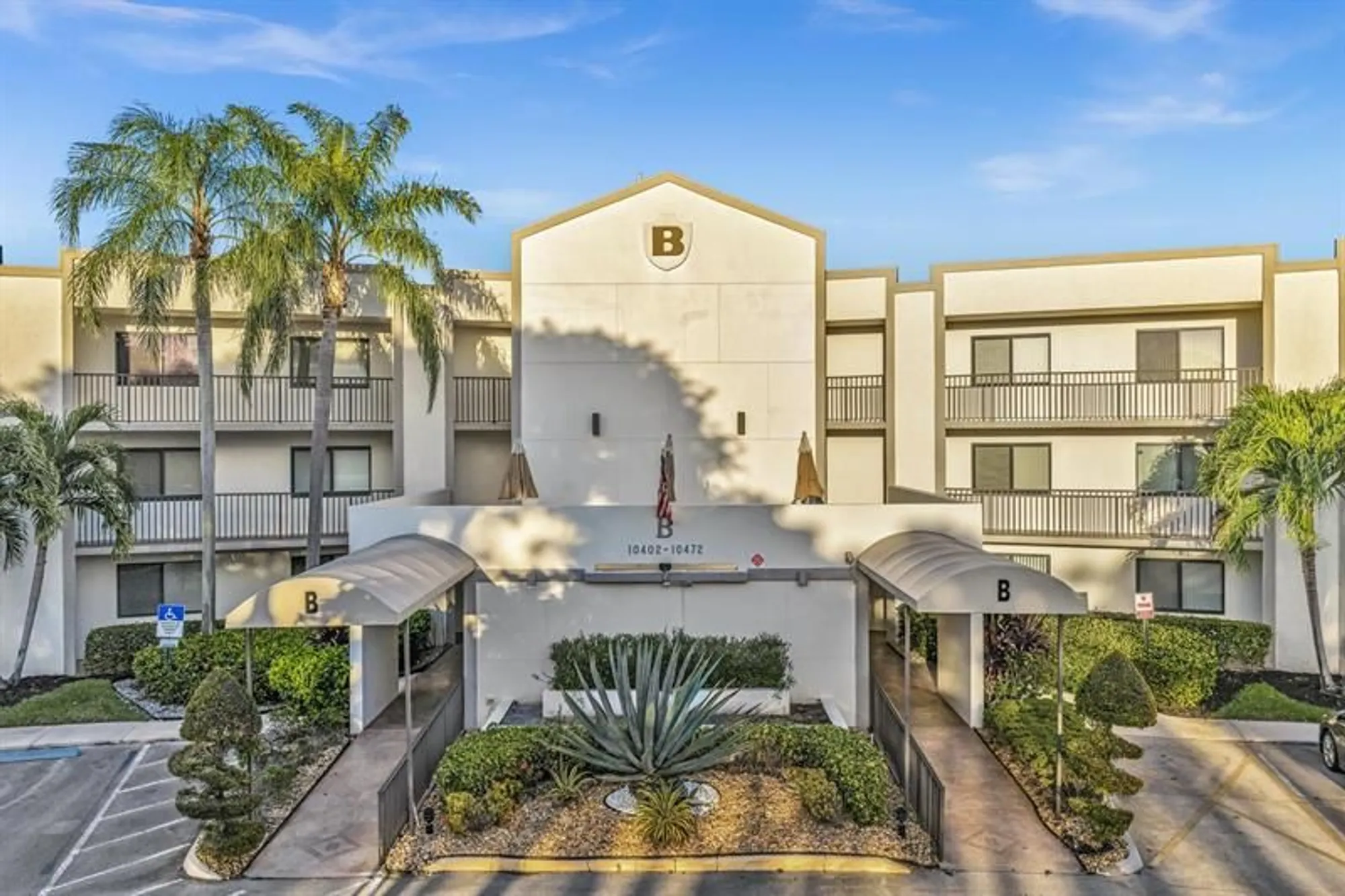 Property Slideshow image 2 of 82 | 10442 e clairmont cir 204, Tamarac, FL, 33321