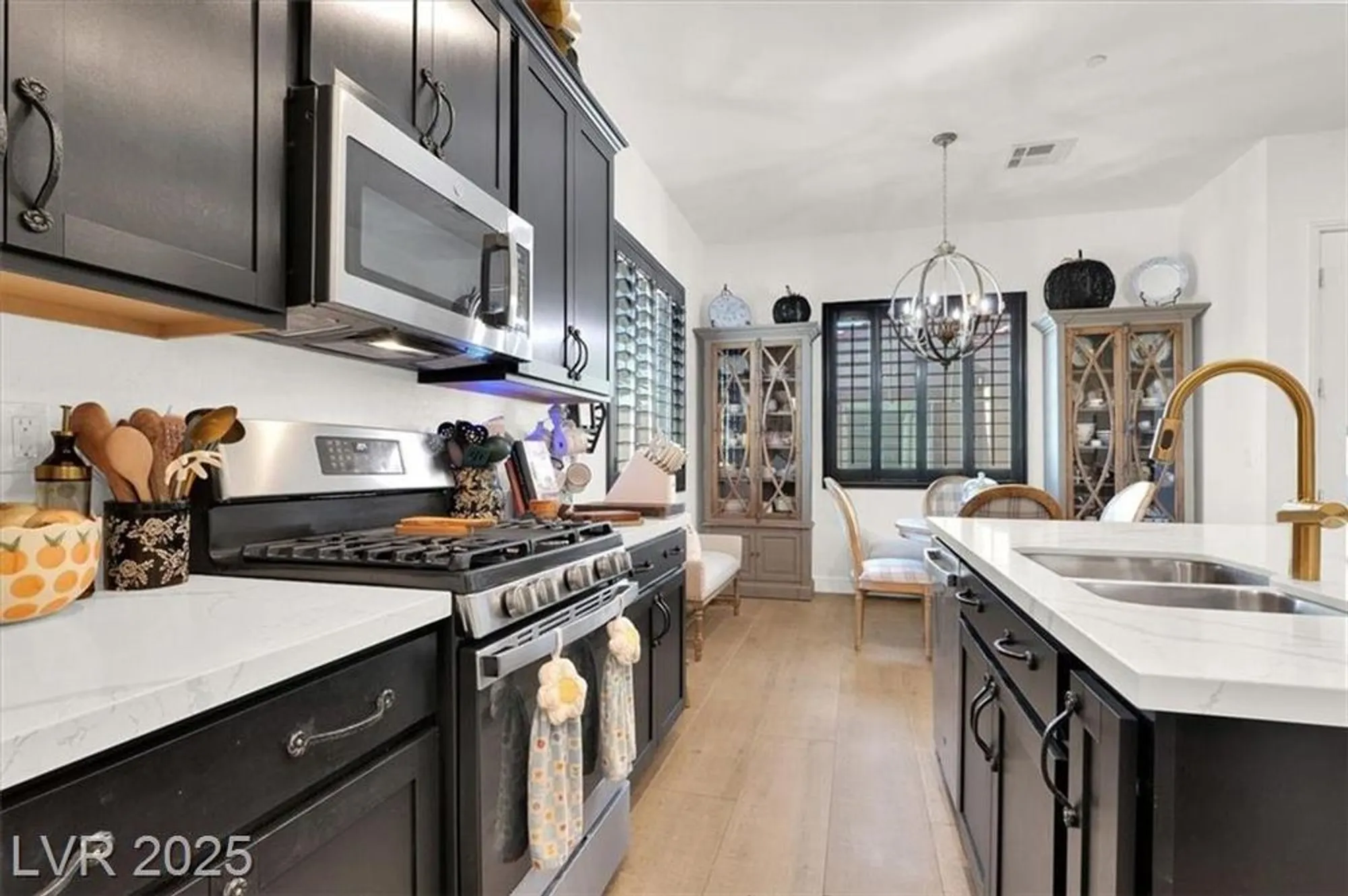 Property Slideshow image 17 of 45 | 727 chopin hills st, Henderson, NV, 89011