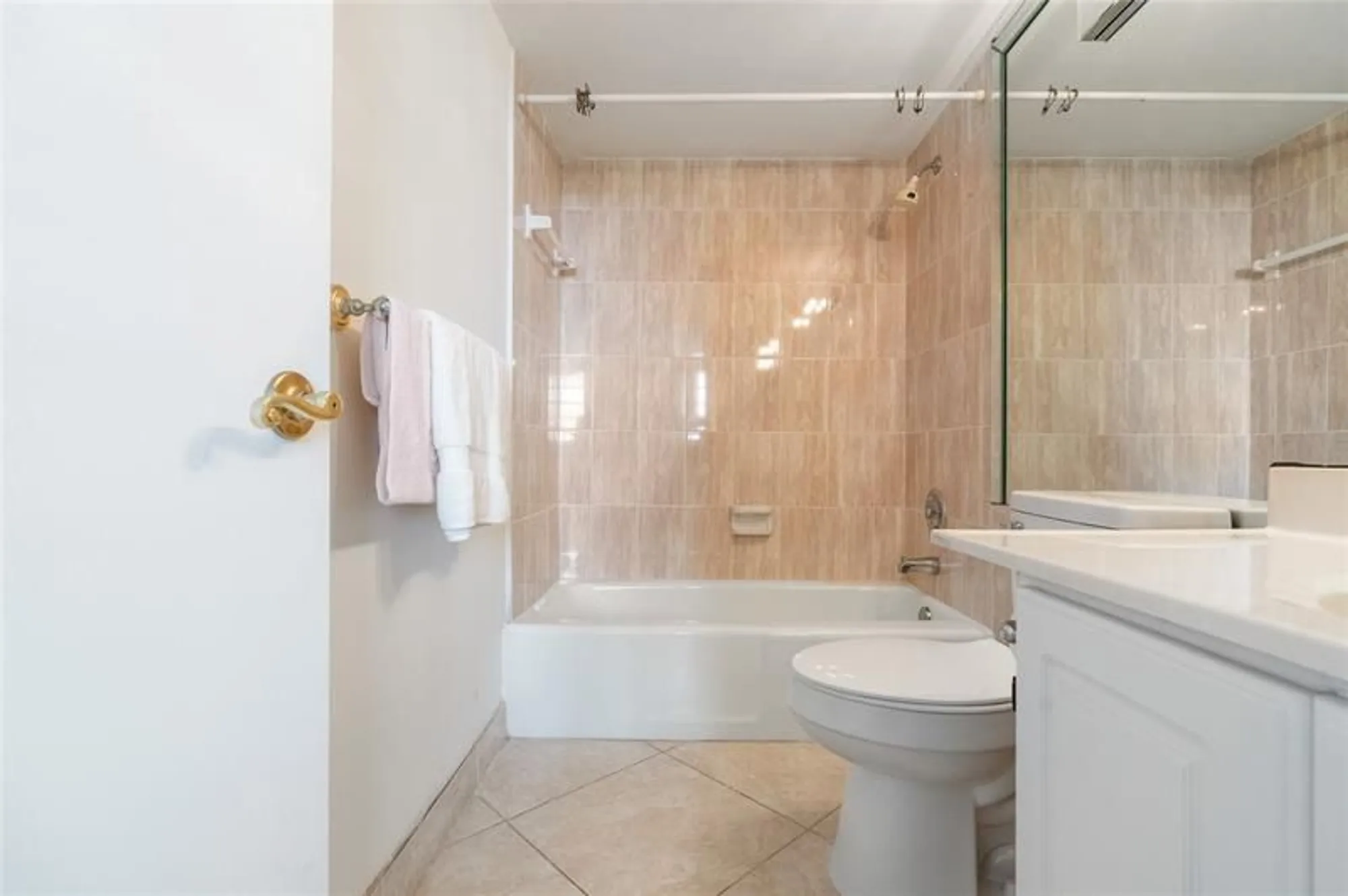 Property Slideshow image 9 of 35 | 2731 ne 14th street cswy 637, Pompano Beach, FL, 33062
