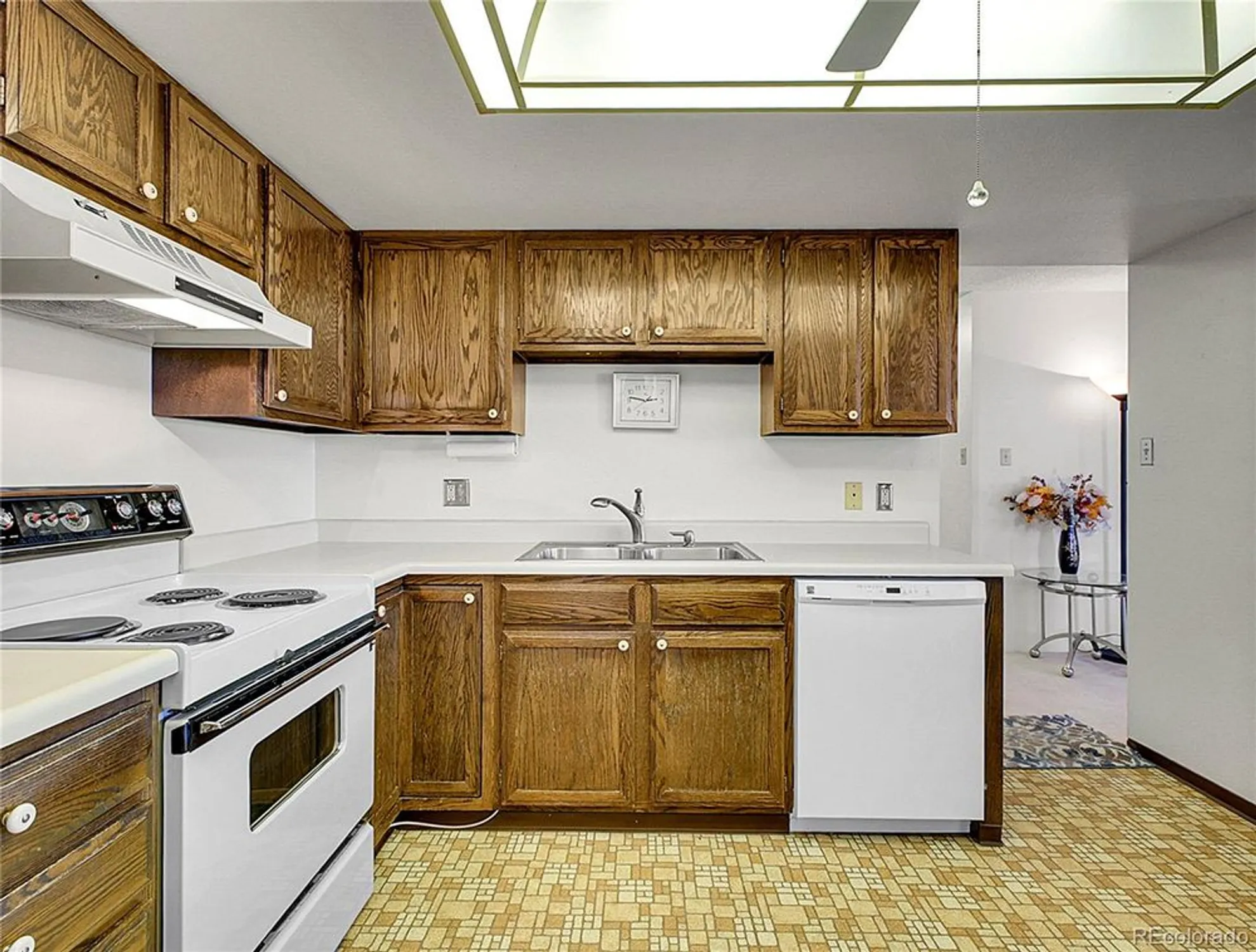 Property Slideshow image 8 of 32 | 13850 e marina dr apt 401, Aurora, CO, 80014