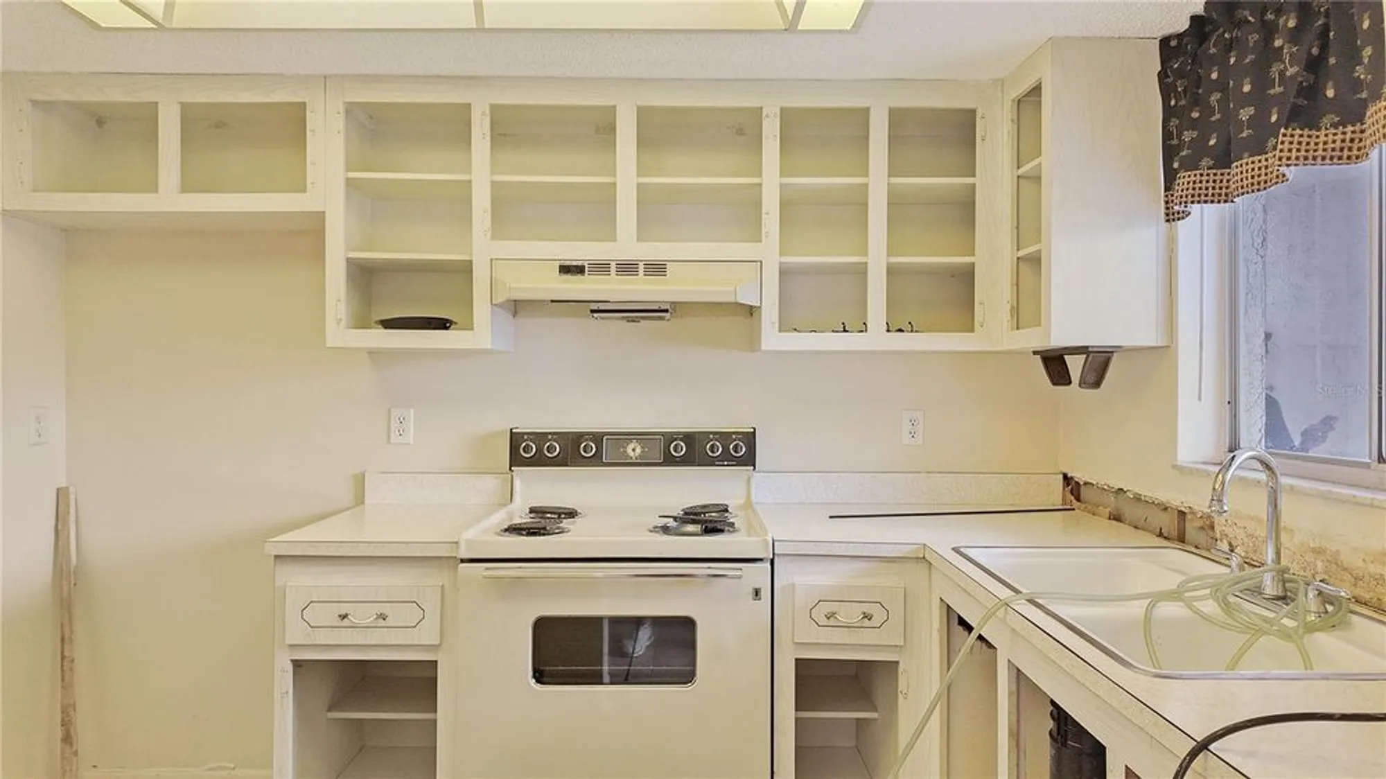 Property Slideshow image 5 of 21 | 4127 heron way # 111, Bradenton, FL, 34205