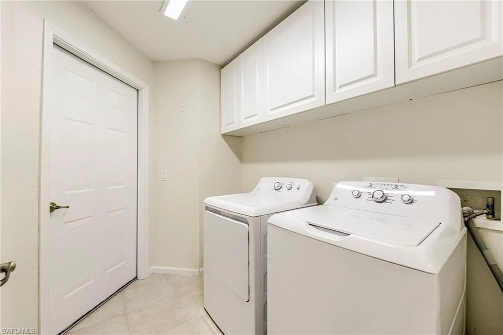 Property Slideshow image 38 of 50 | 3010 meandering way apt 102, Fort Myers, FL, 33905