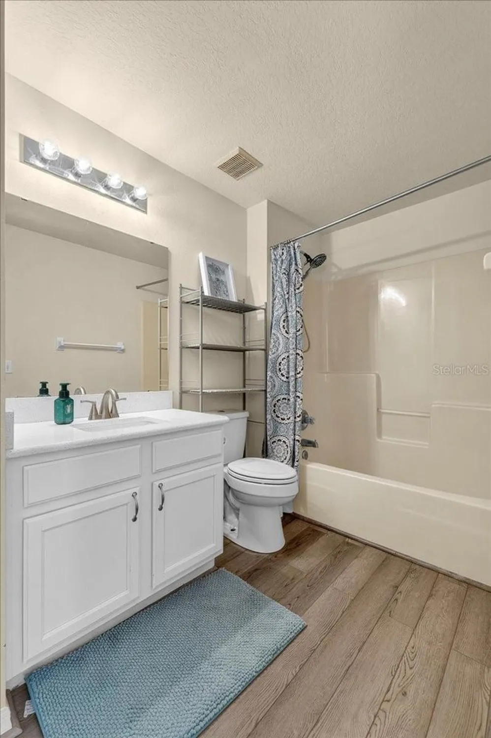 Property Slideshow image 33 of 50 | 4048 windchime ln, Lakeland, FL, 33811