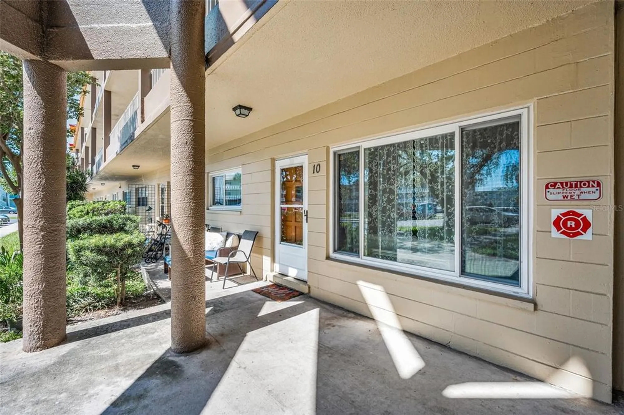 Property Slideshow image 3 of 67 | 2402 ecuadorian way 10, Clearwater, FL, 33763