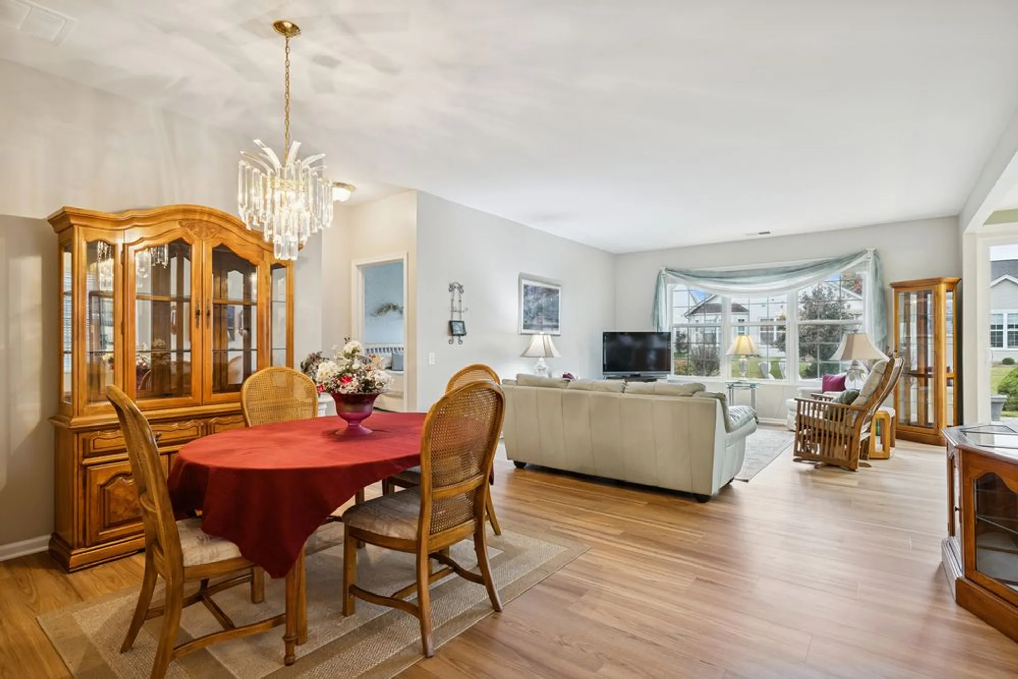 Property Slideshow image 15 of 20 | 2596 venetian ln, Elgin, IL, 60124