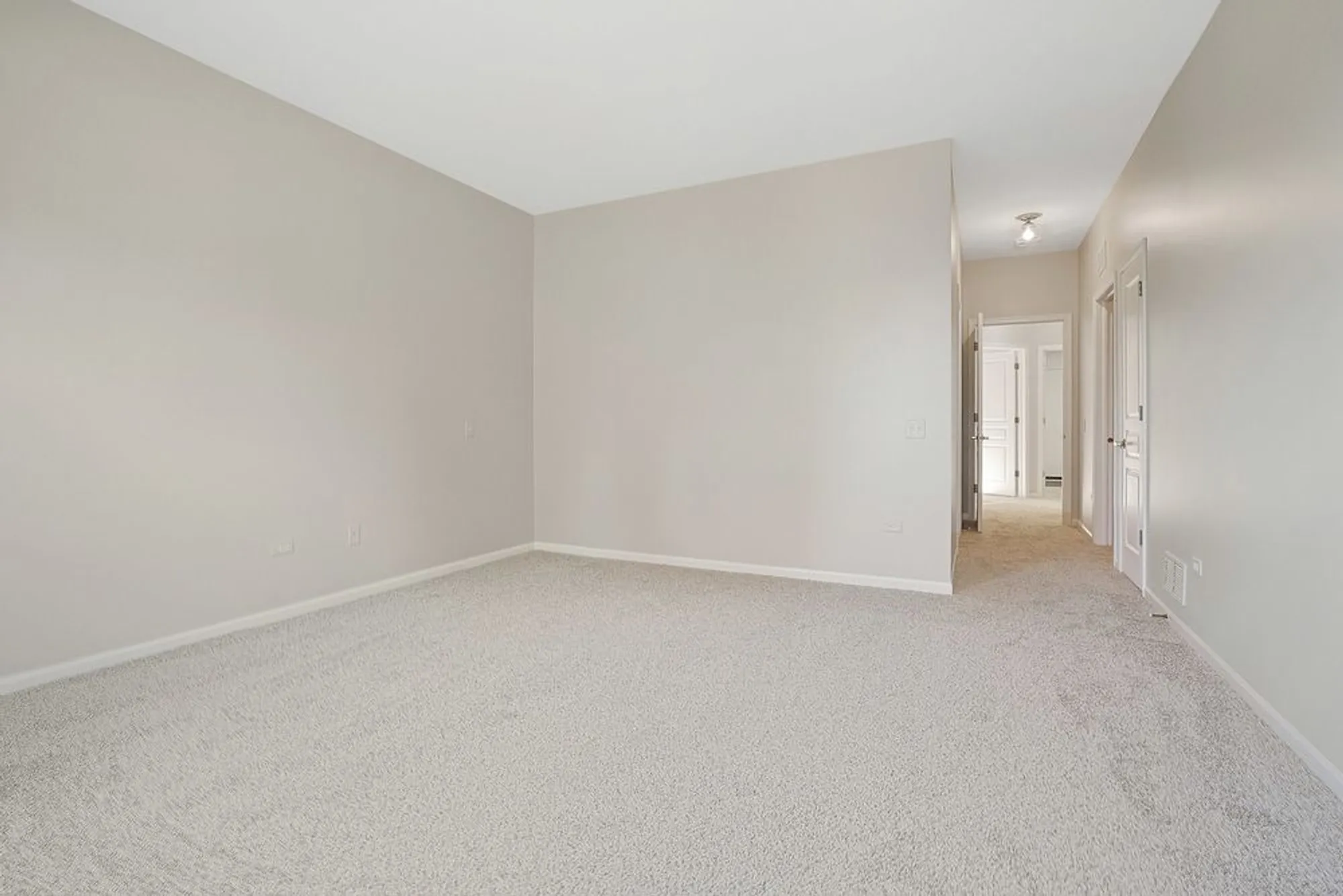 Property Slideshow image 14 of 30 | 13728 chestnut ln, Huntley, IL, 60142