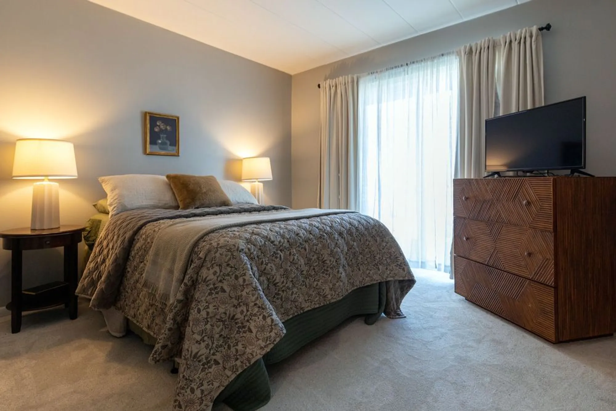 Property Slideshow image 7 of 20 | 5300 walnut ave apt 11b, Downers Grove, IL, 60515