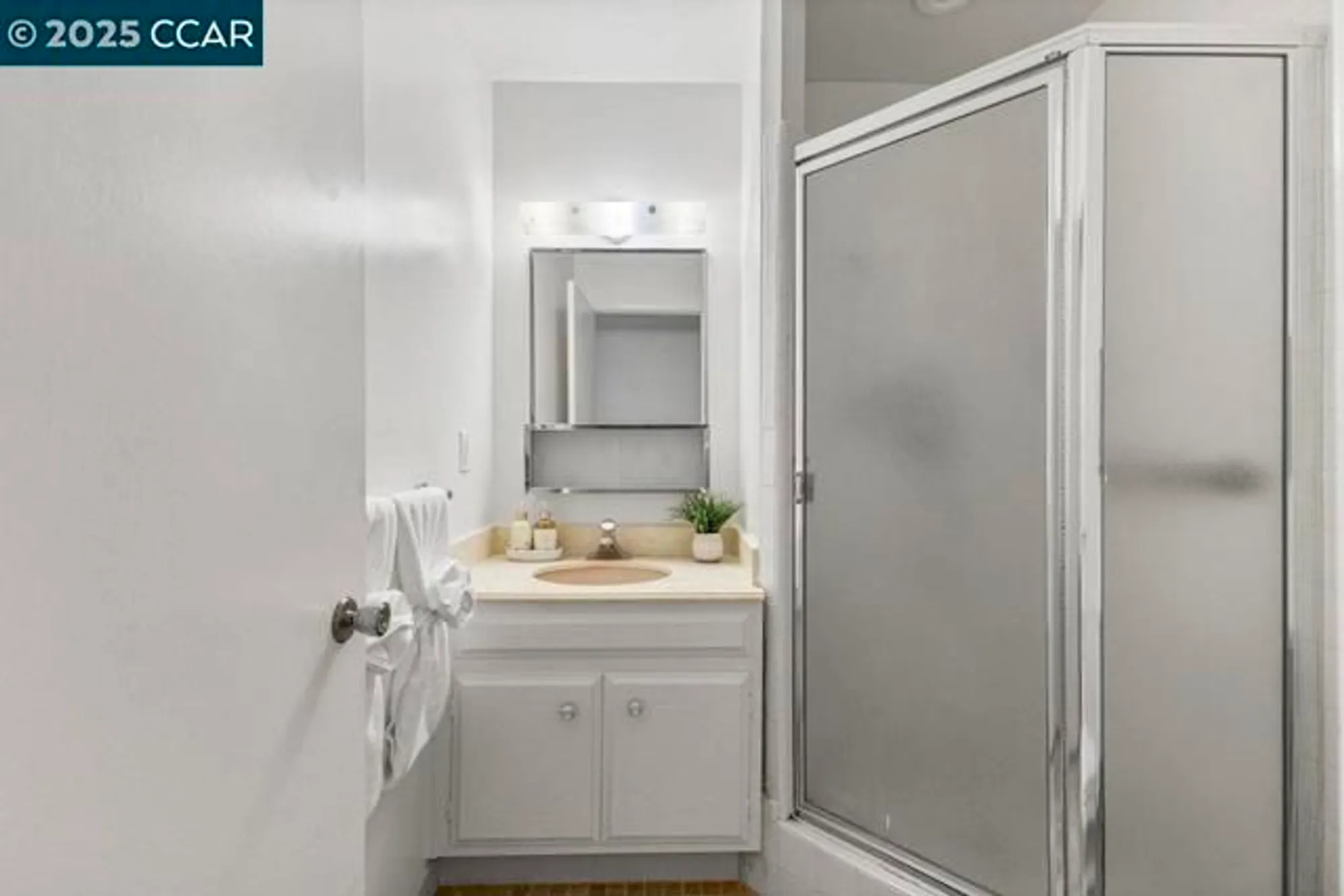 Property Slideshow image 19 of 28 | 1833 skycrest dr 2, Walnut Creek, CA, 94595