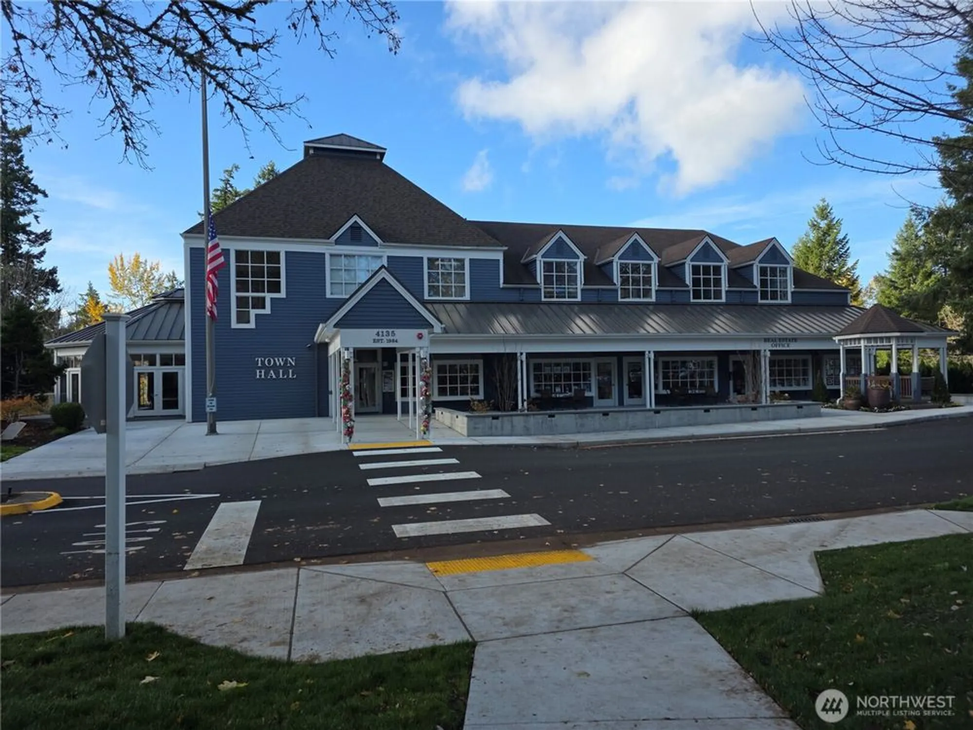 Property Slideshow image 39 of 40 | 3935 226th pl 313, Issaquah, WA, 98029