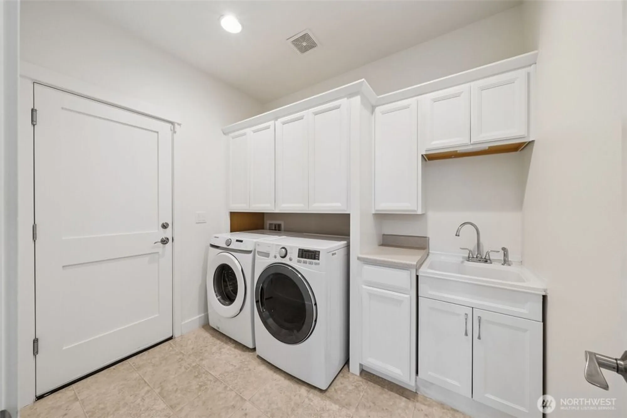 Property Slideshow image 20 of 35 | 14714 knoll park ct, Bonney Lake, WA, 98391