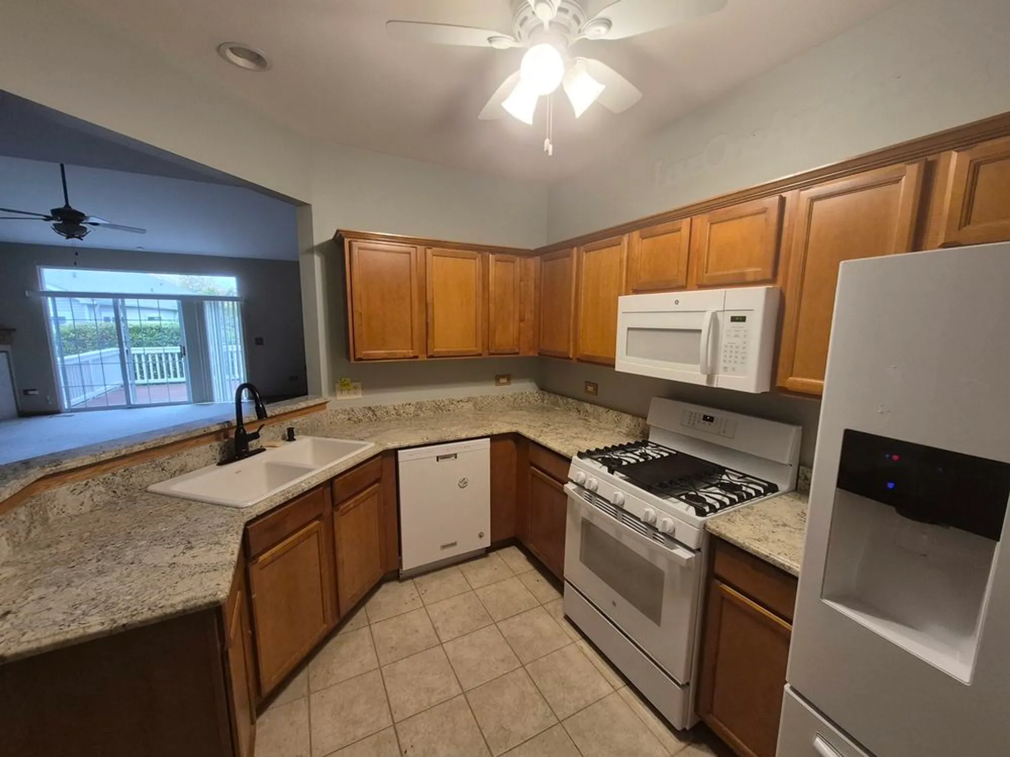 Property Slideshow image 2 of 19 | 1622 captiva dr, Aurora, IL, 60504