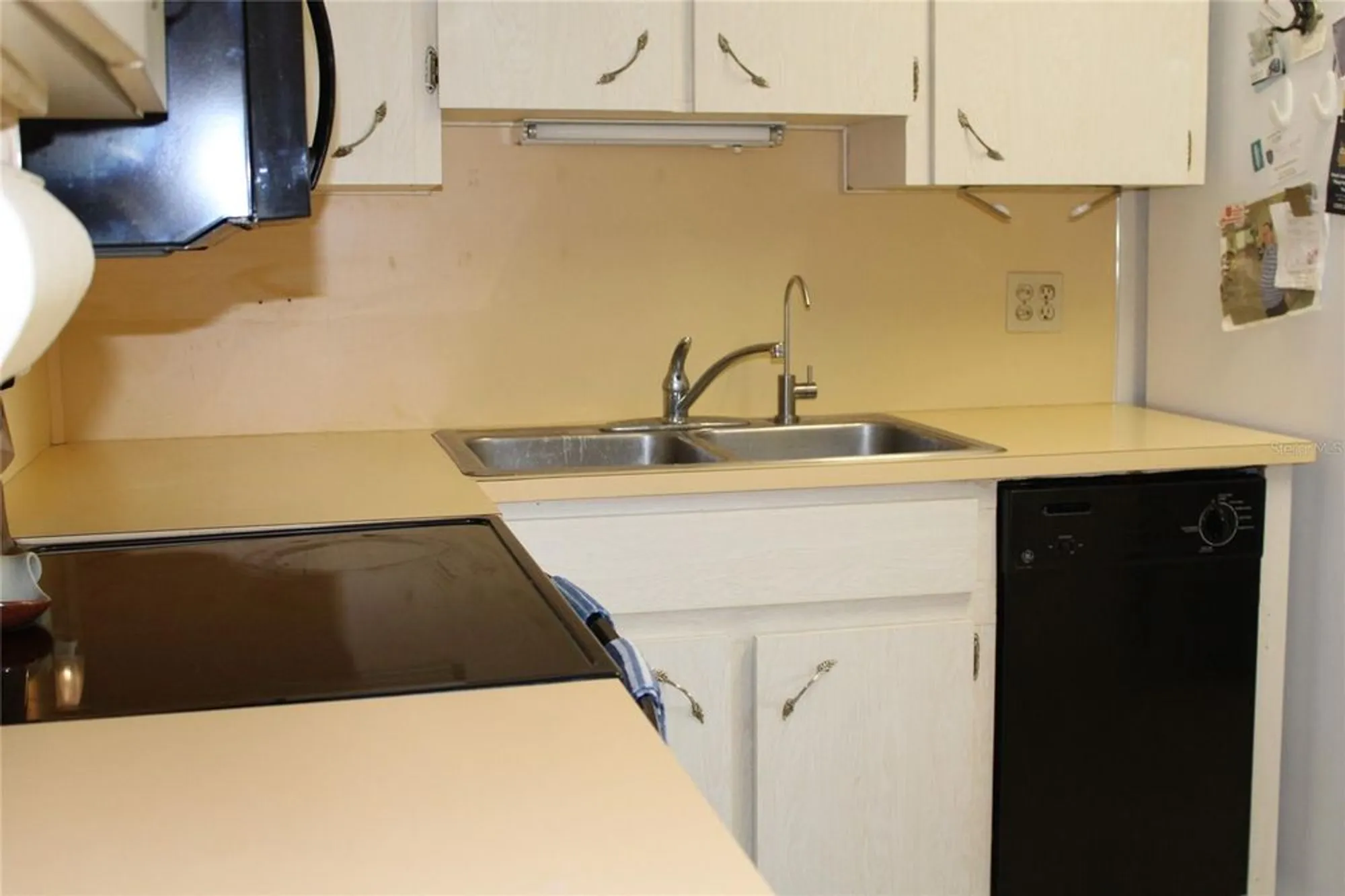 Property Slideshow image 11 of 39 | 2360 irish ln 16, Clearwater, FL, 33763