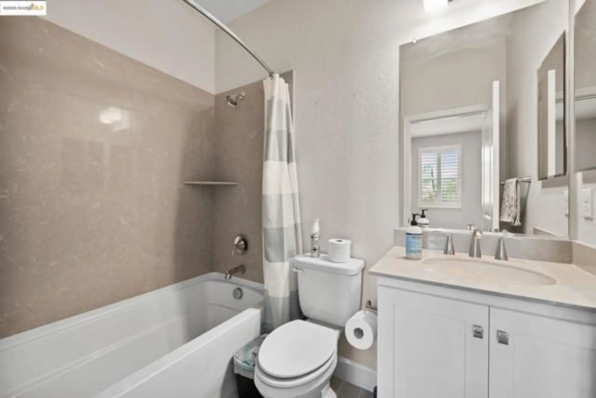 Property Slideshow image 15 of 22 | 1052 camborne dr, Manteca, CA, 95336