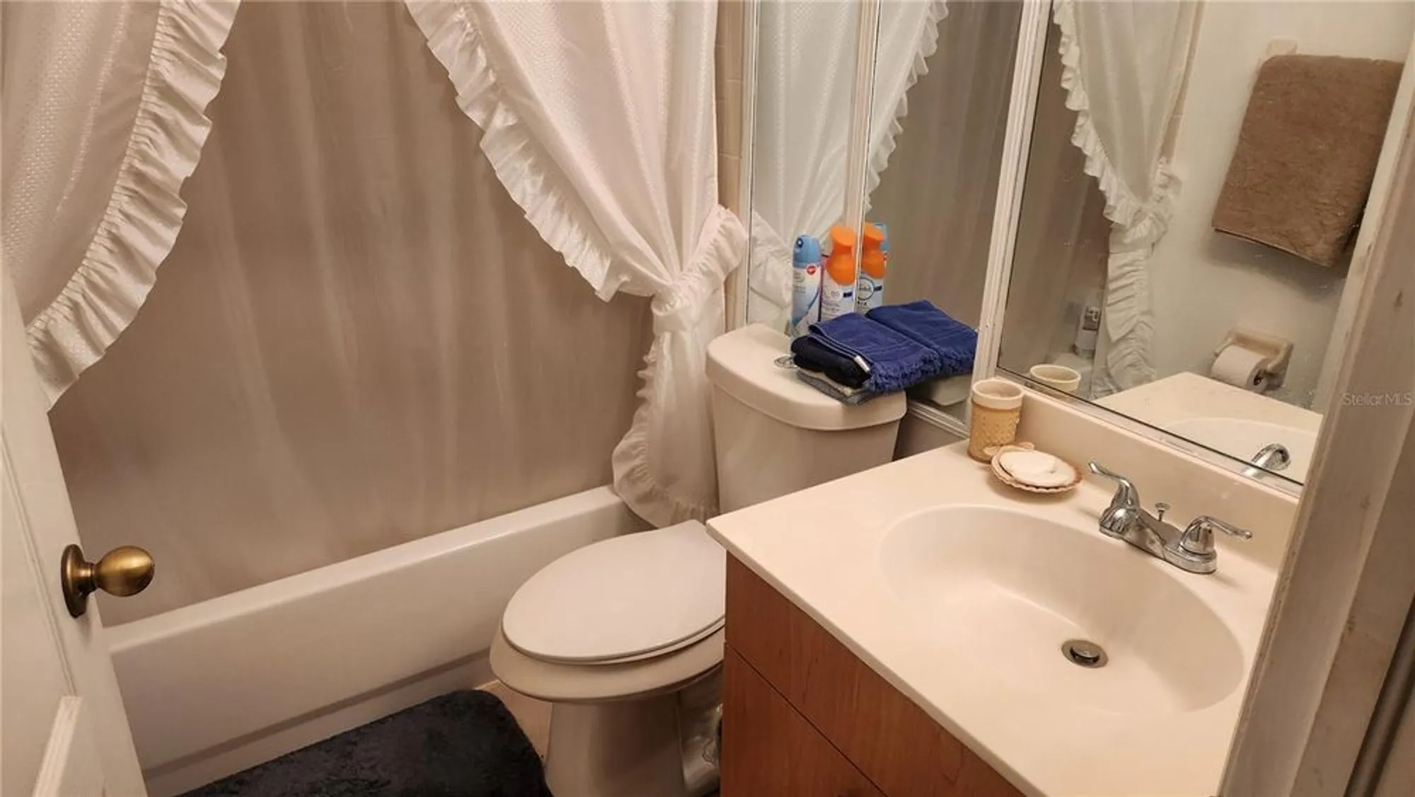 Property Slideshow image 9 of 15 | 967 villeroy greens dr # 49, Sun City Center, FL, 33573