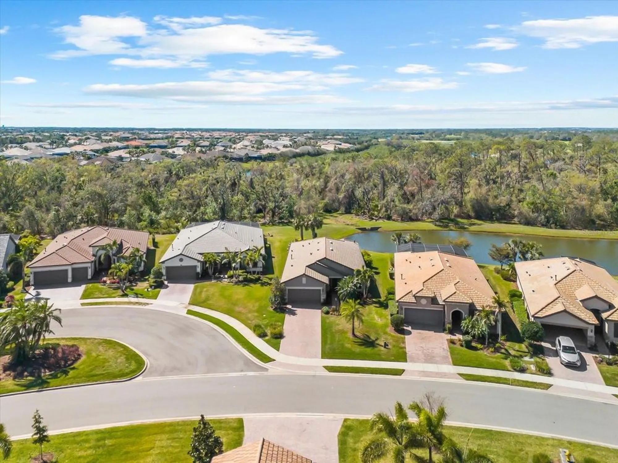 Property Slideshow image 2 of 94 | 6912 gosport cv, Bradenton, FL, 34202