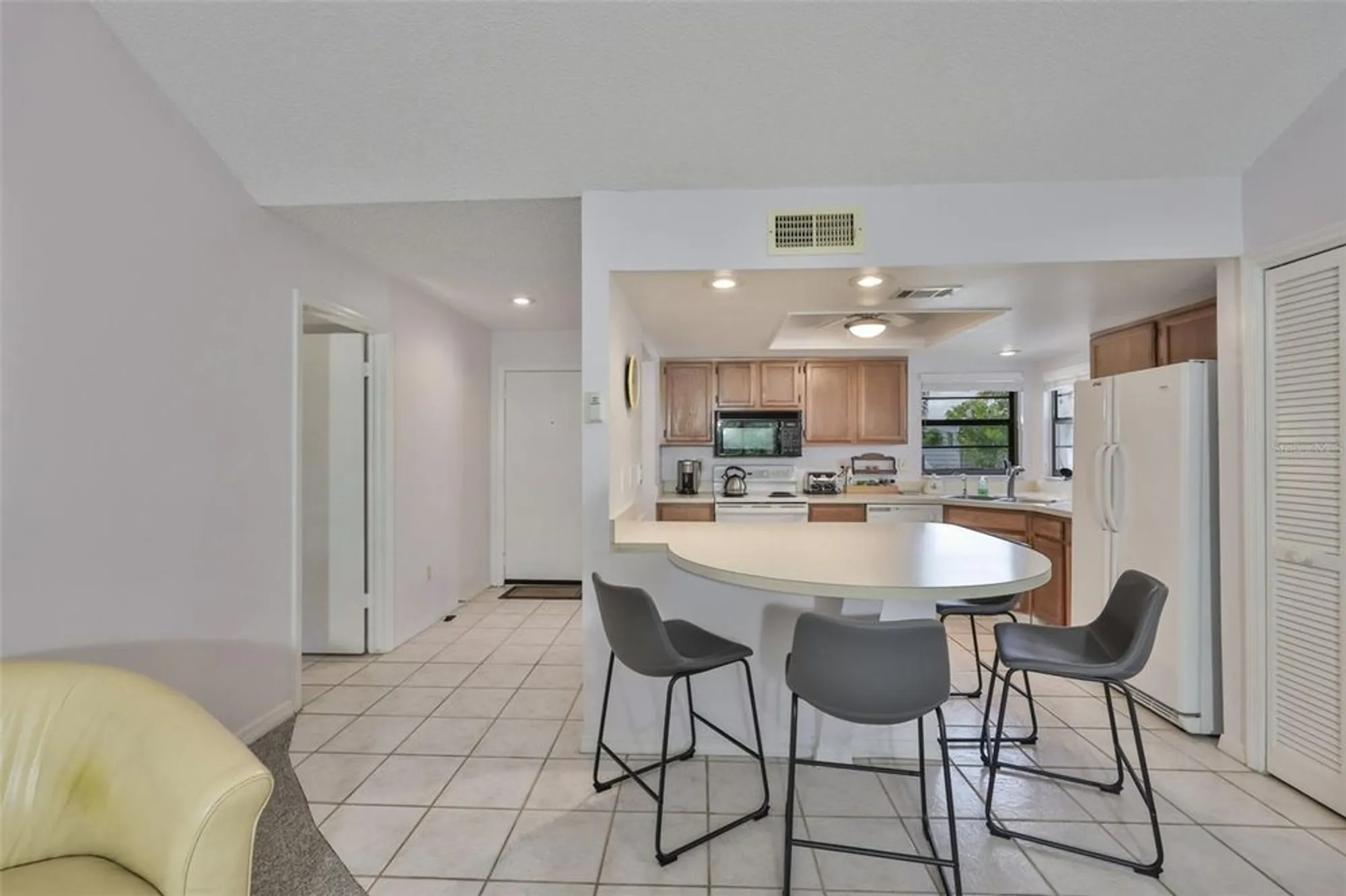 Property Slideshow image 16 of 46 | 1305 spry ct, Sun City Center, FL, 33573