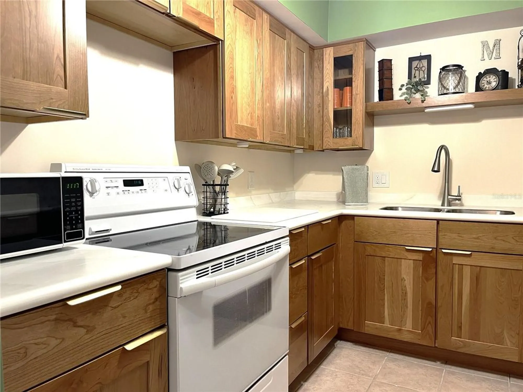 Property Slideshow image 11 of 44 | 2290 aaron st apt 210, Port Charlotte, FL, 33952