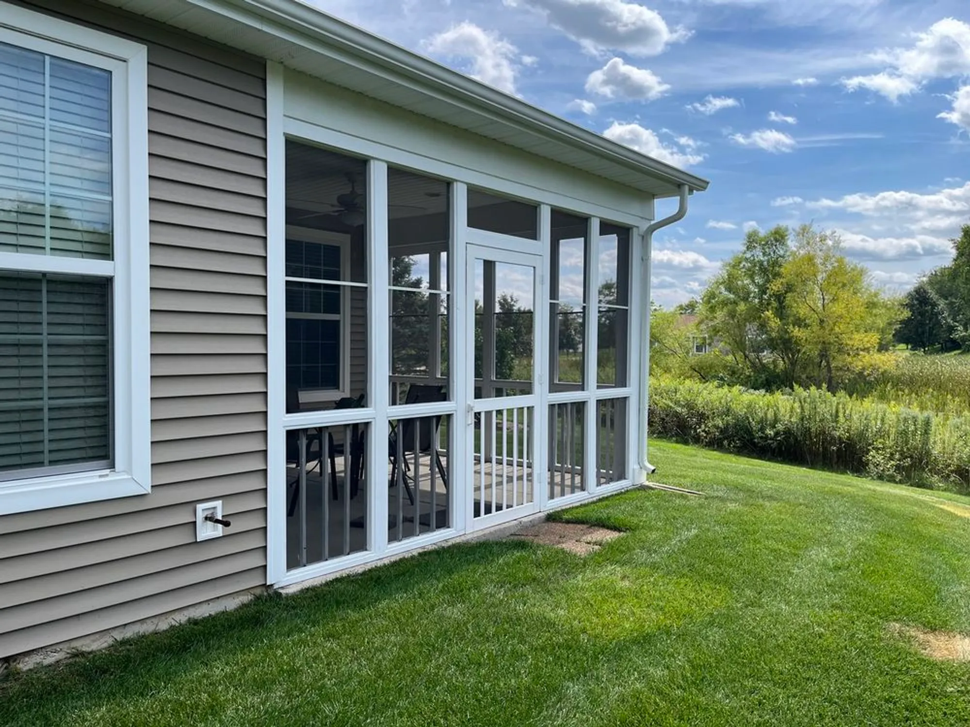 Property Slideshow image 11 of 19 | 2862 stoney creek dr, Elgin, IL, 60124