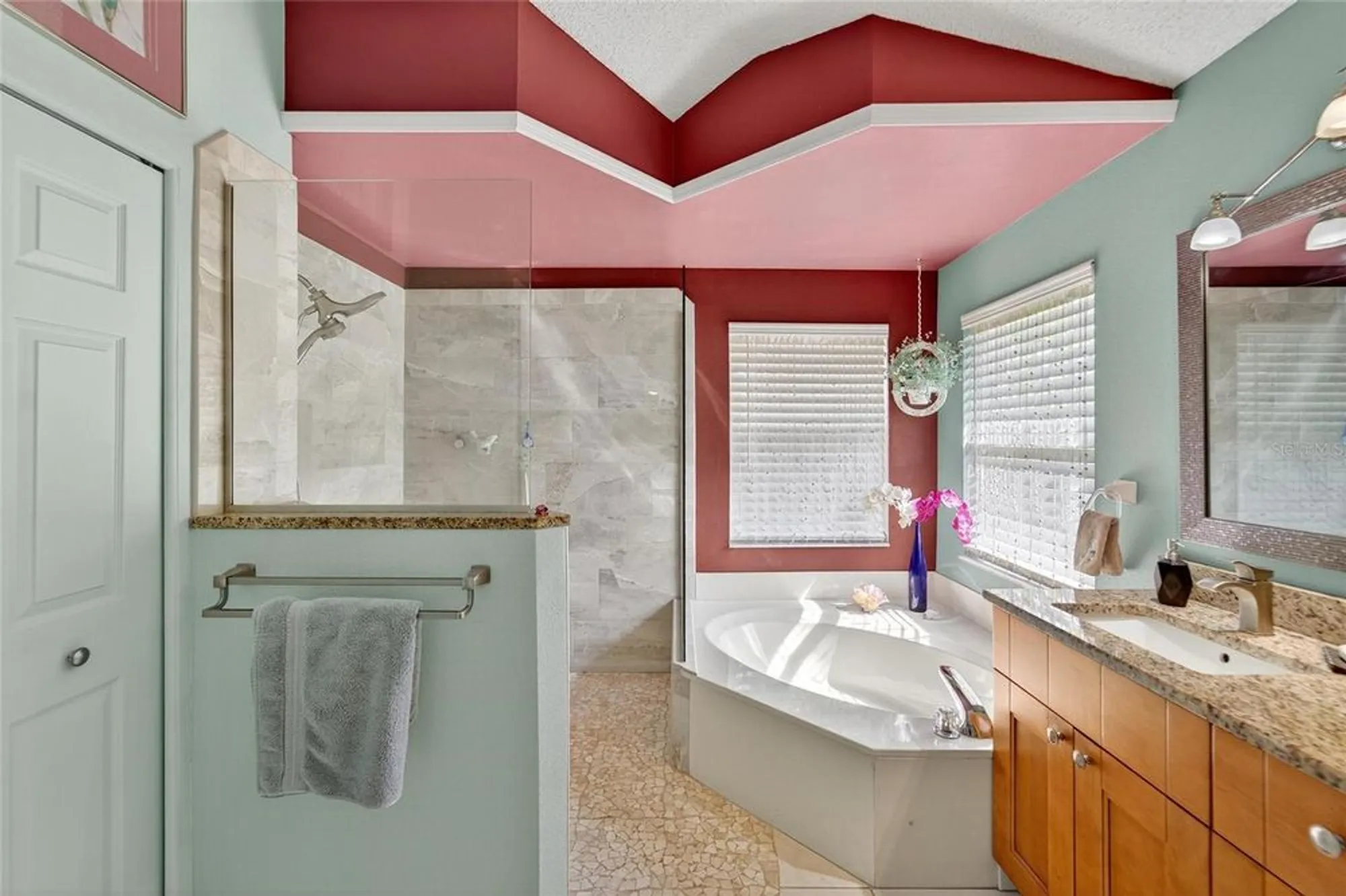 Property Slideshow image 31 of 73 | 326 caloosa palms ct, Sun City Center, FL, 33573