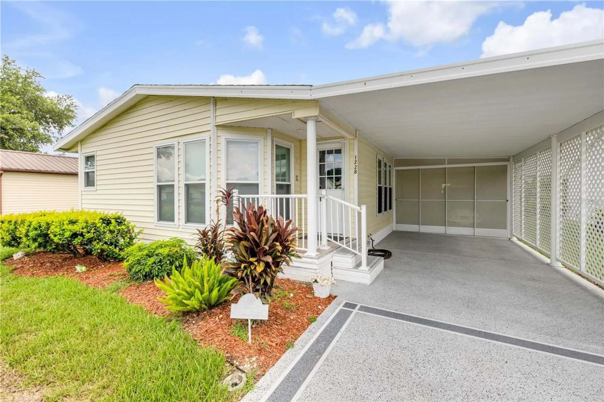 Property Slideshow image 2 of 43 | 1228 maria ct, The Villages, FL, 32159