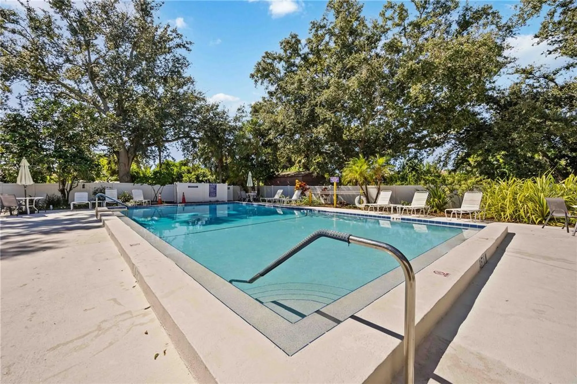Property Slideshow image 32 of 82 | 214 southampton dr # 327, Venice, FL, 34293