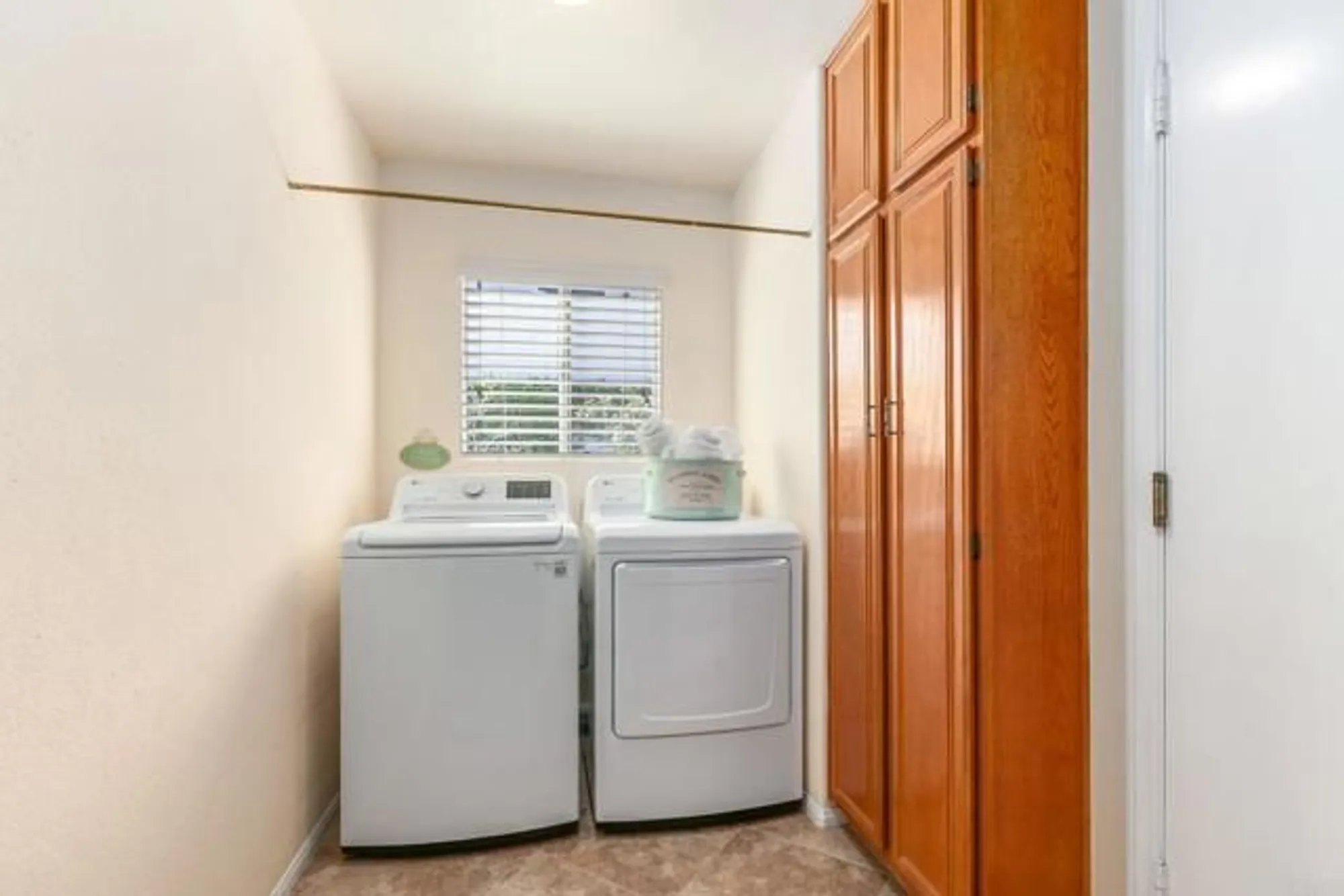 Property Slideshow image 13 of 33 | 1911 la subida way, San Marcos, CA, 92078