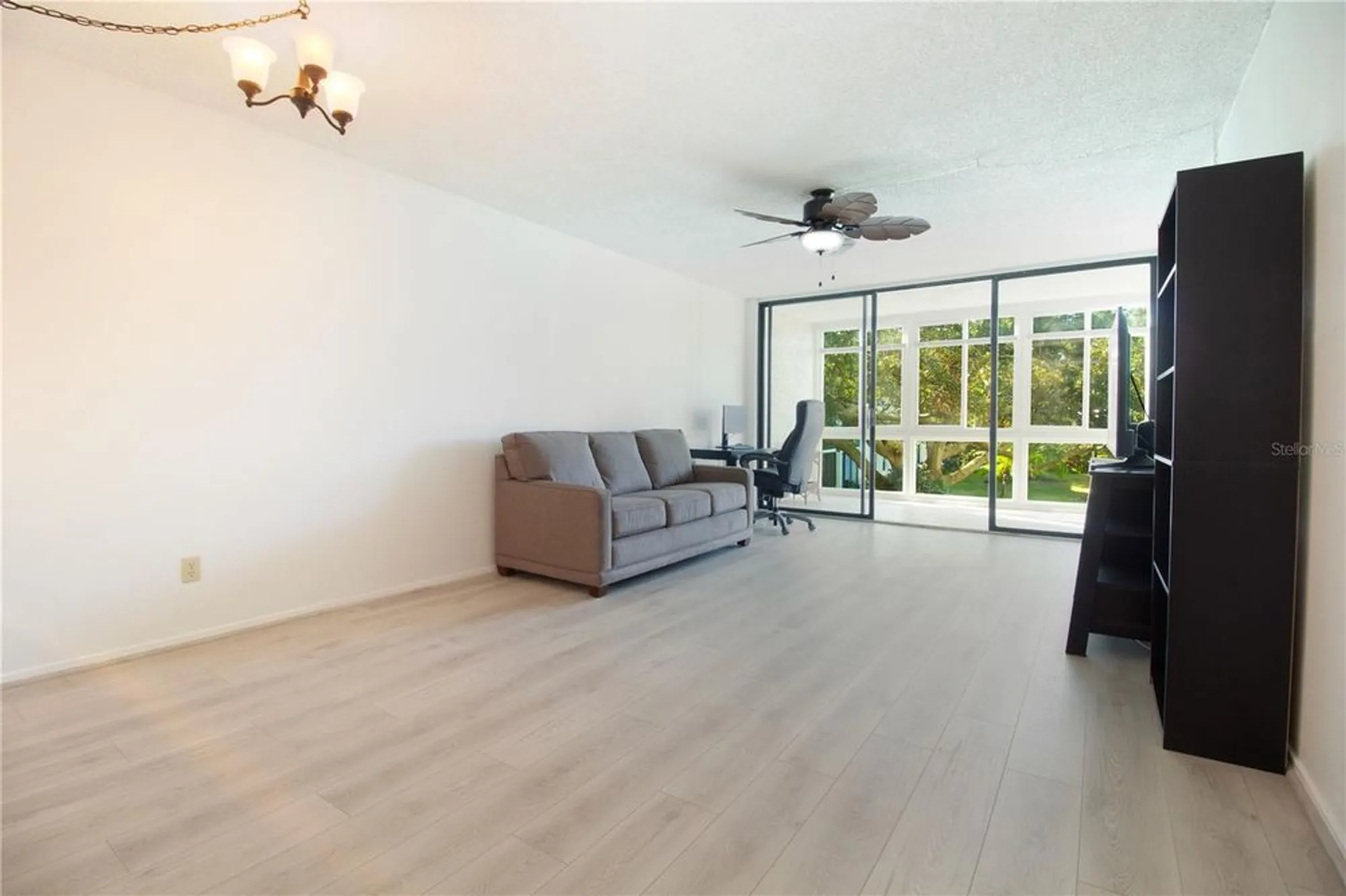 Property Slideshow image 4 of 37 | 14130 rosemary ln 4211, Largo, FL, 33774