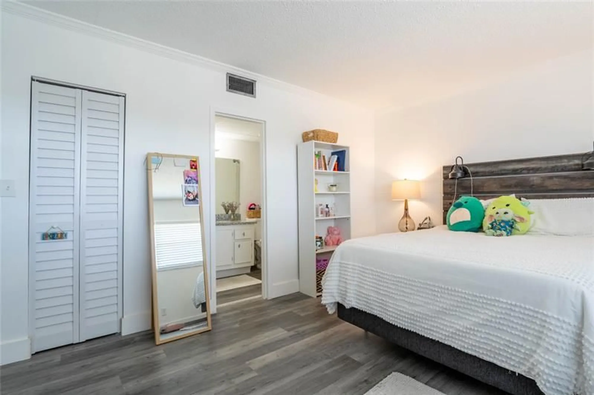 Property Slideshow image 16 of 31 | 1000 country club dr 403, Margate, FL, 33063