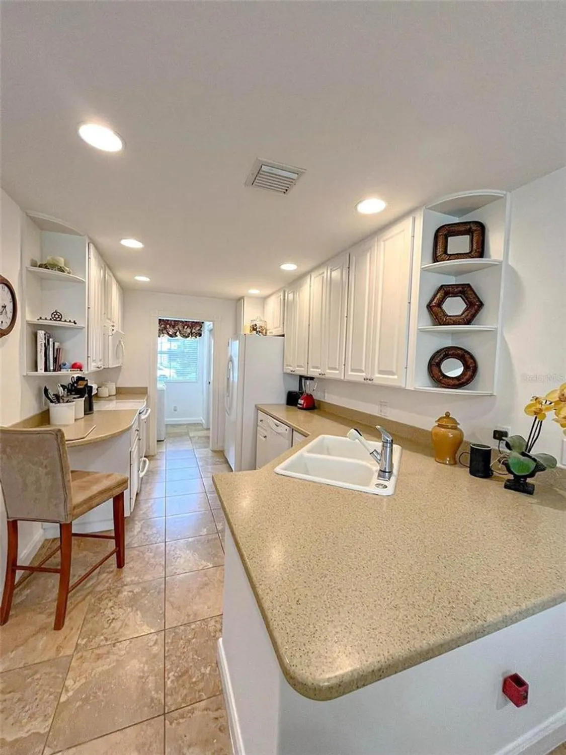 Property Slideshow image 19 of 54 | 1707 burgos dr, Sarasota, FL, 34238