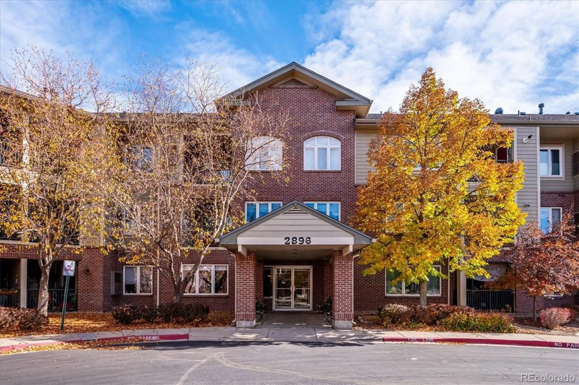 Property Slideshow image 1 of 39 | 2896 w riverwalk cir a304, Littleton, CO, 80123