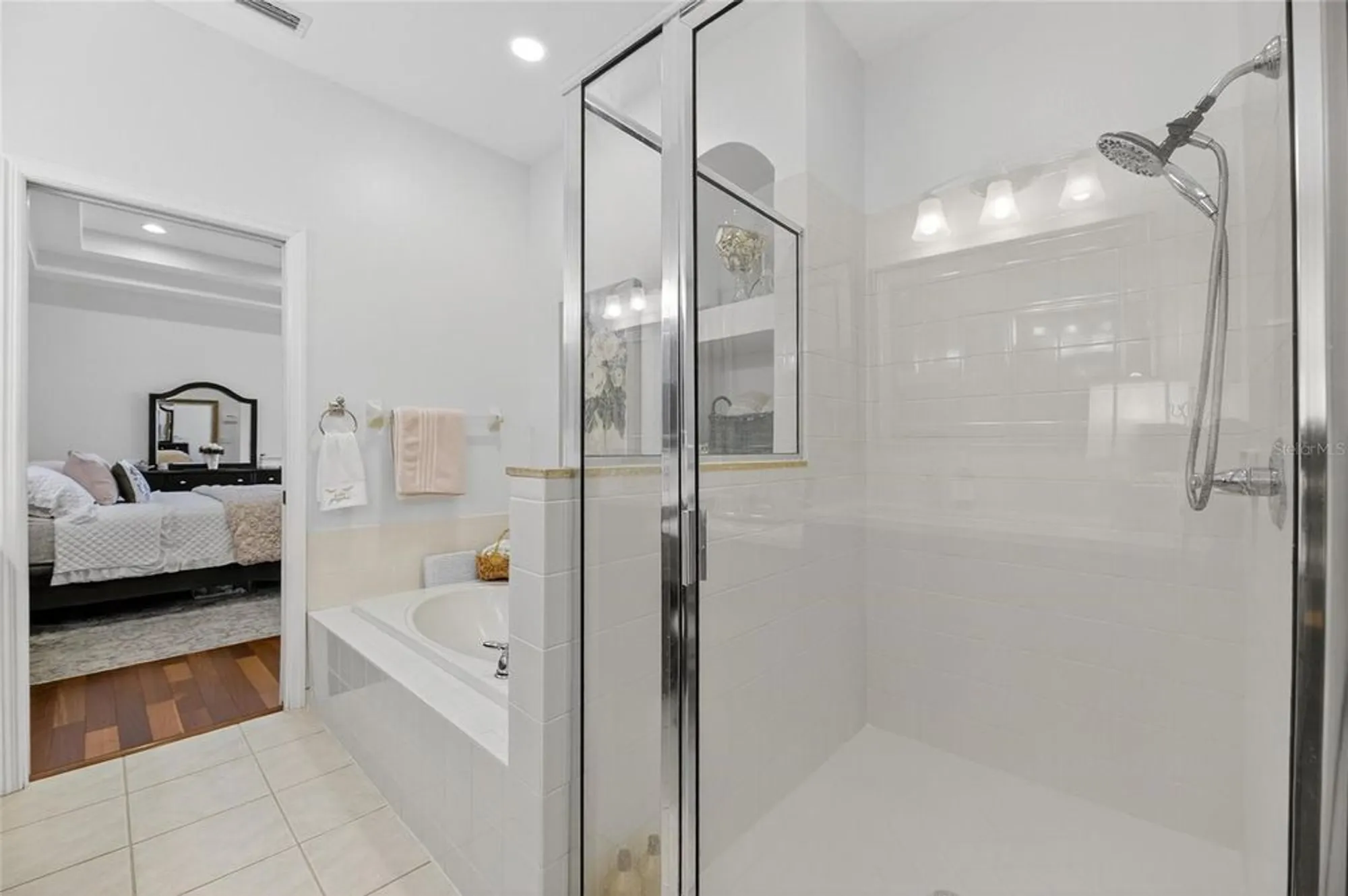 Property Slideshow image 36 of 100 | 5612 golden isles dr, Apollo Beach, FL, 33572