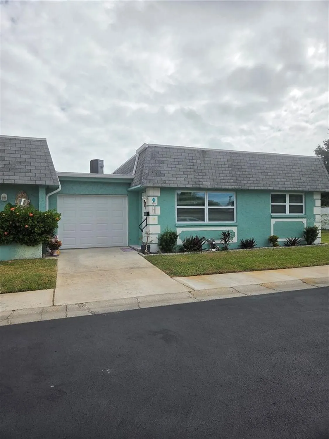Property Slideshow image 1 of 42 | 8445 phillip n # 13, Pinellas Park, FL, 33781