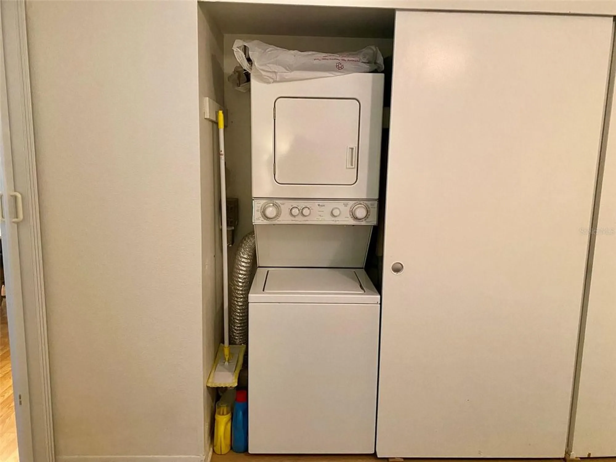 Property Slideshow image 17 of 41 | 2360 irish ln apt 64, Clearwater, FL, 33763