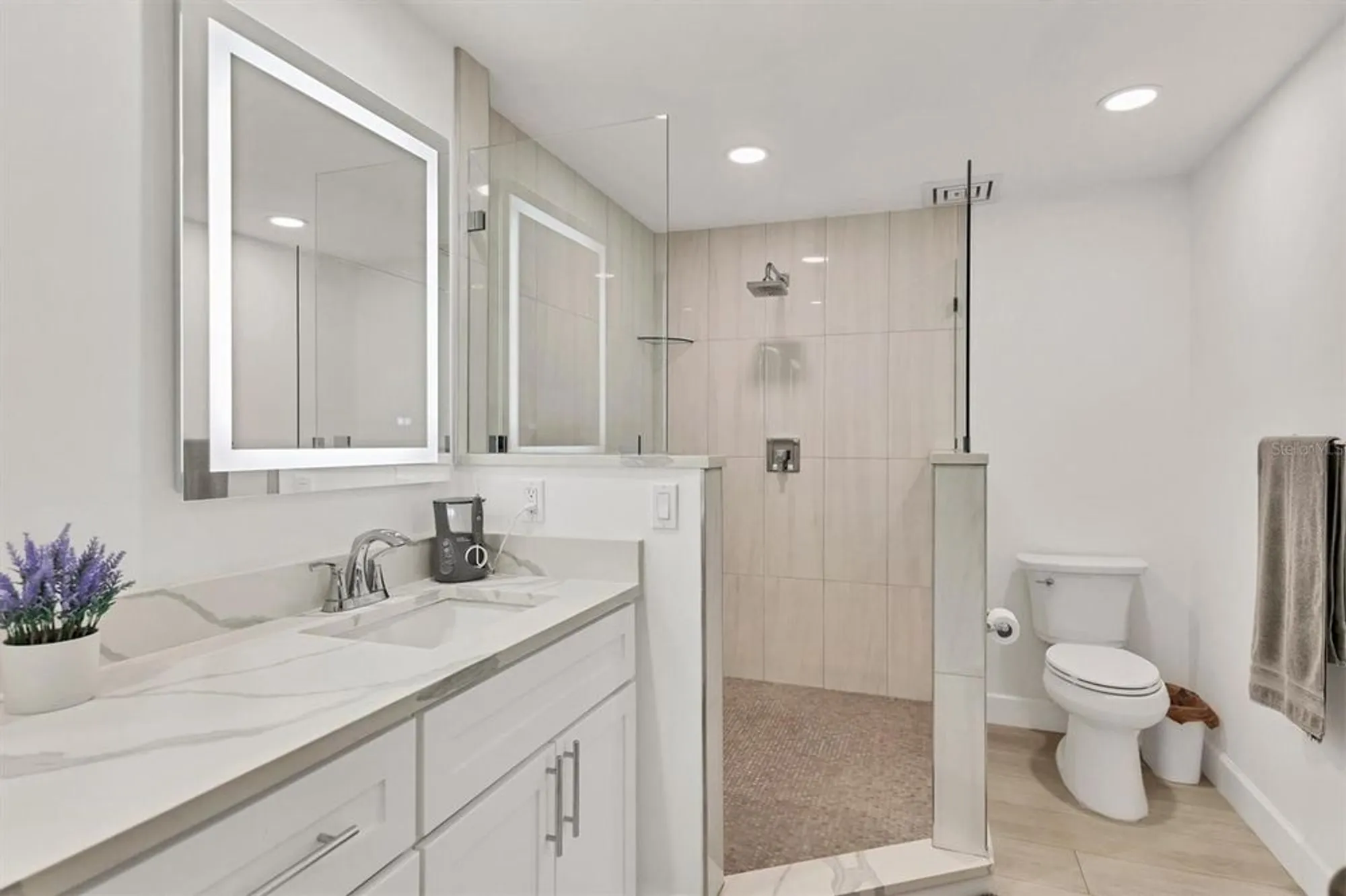 Property Slideshow image 16 of 51 | 5408 eagles point cir apt 102, Sarasota, FL, 34231