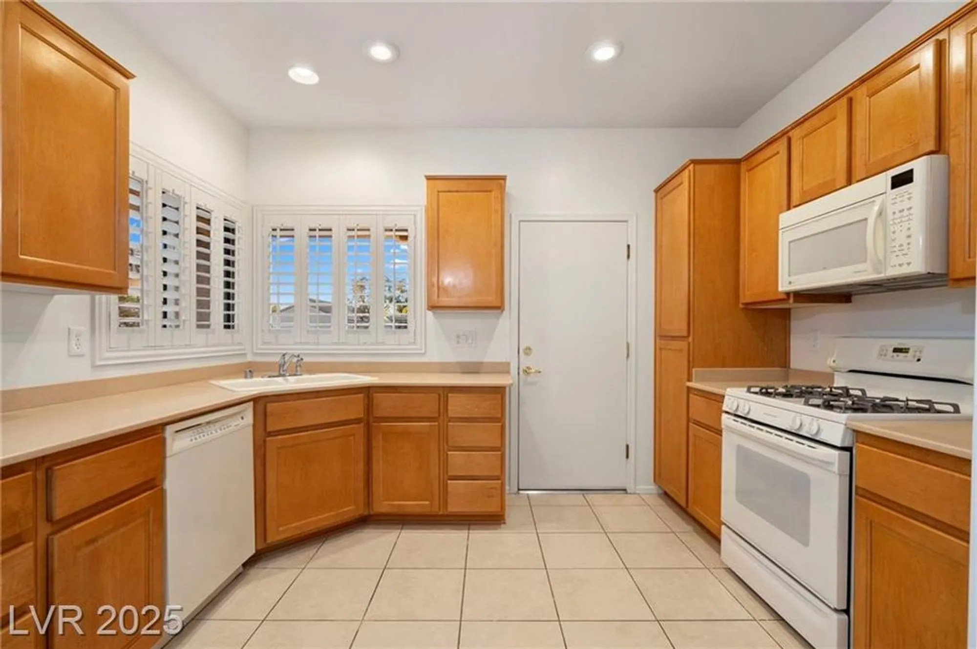 Property Slideshow image 15 of 62 | 2170 oliver springs st, Henderson, NV, 89052